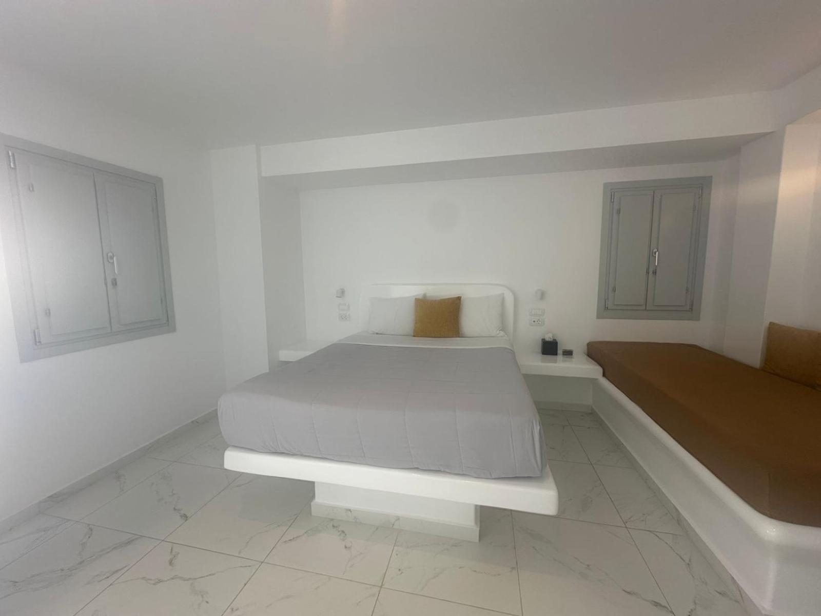 White Concept Caves - Photo 25