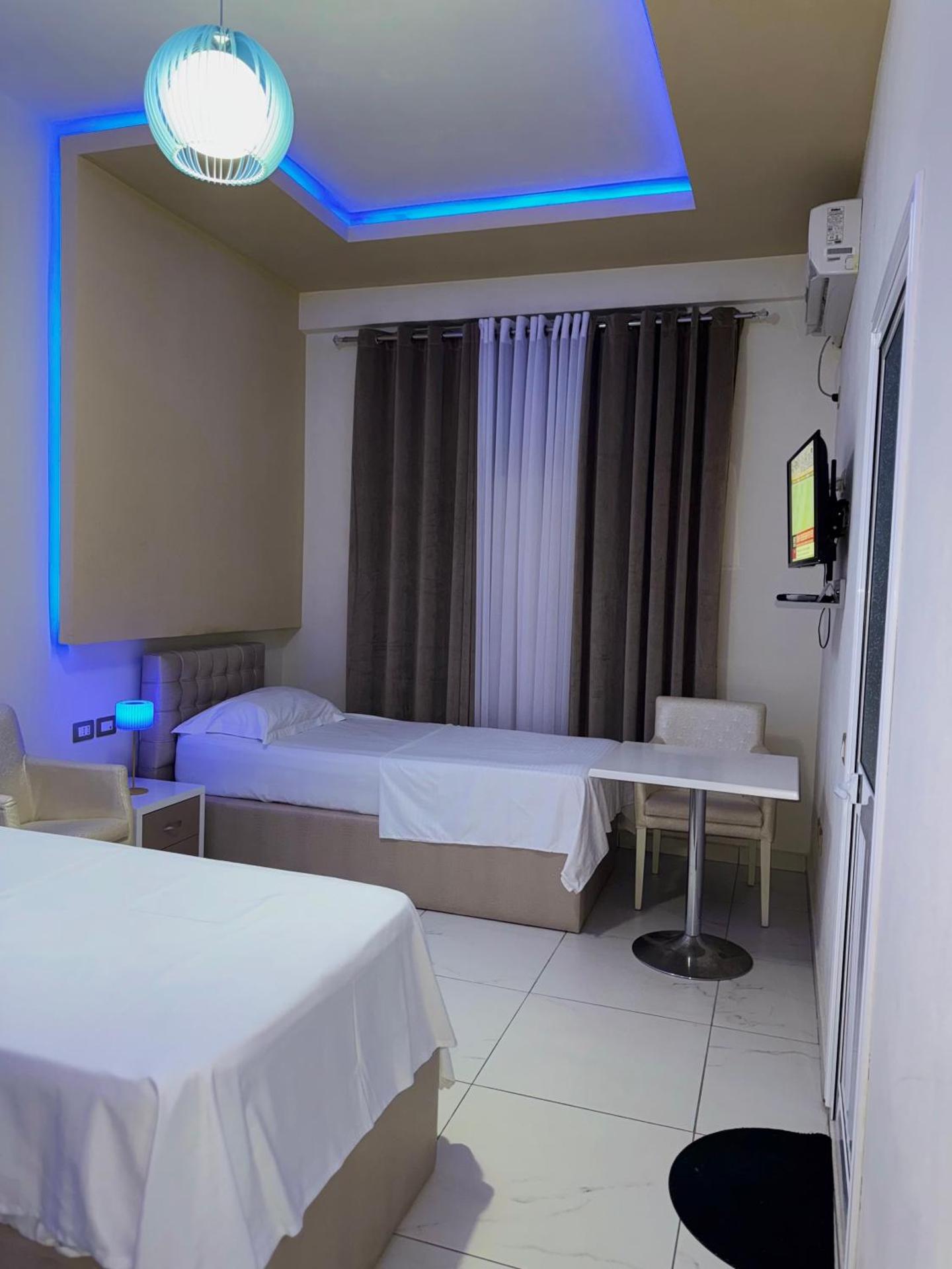 Grand Hotel Gjyshi - Photo 6