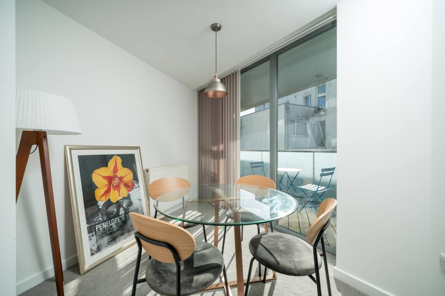 Charming flat near Canary Wharf - Photo 3