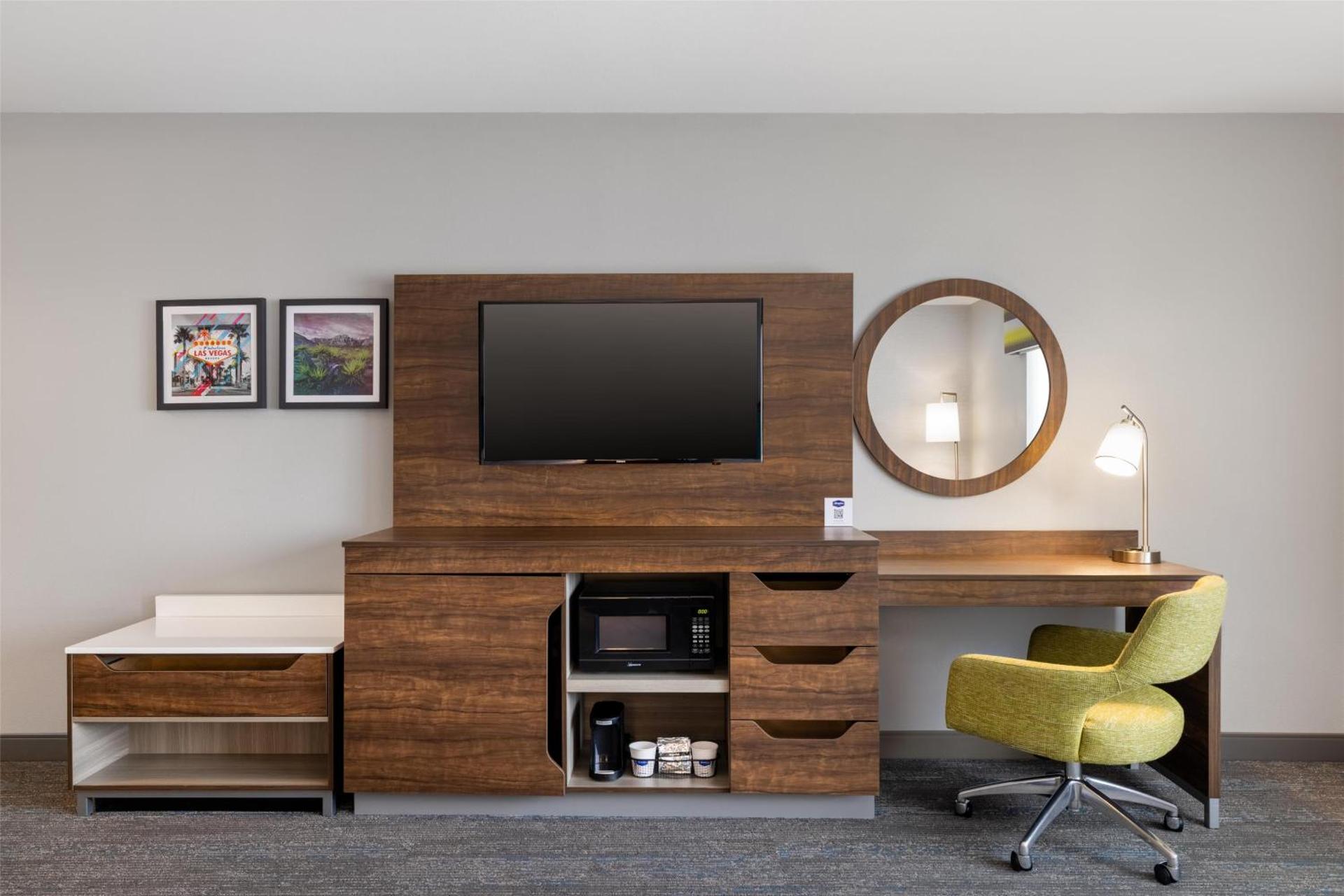 King Room with King Bed - Non-Smoking