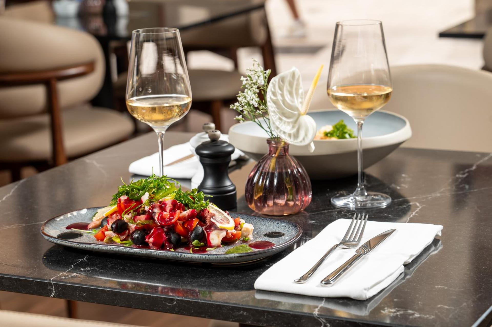 Marmont Heritage Hotel - Photo 40