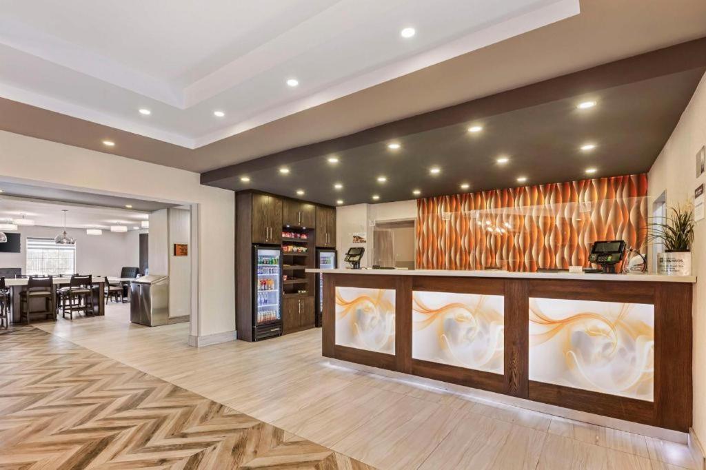 Best Western Plus Executive Inn - Photo 9