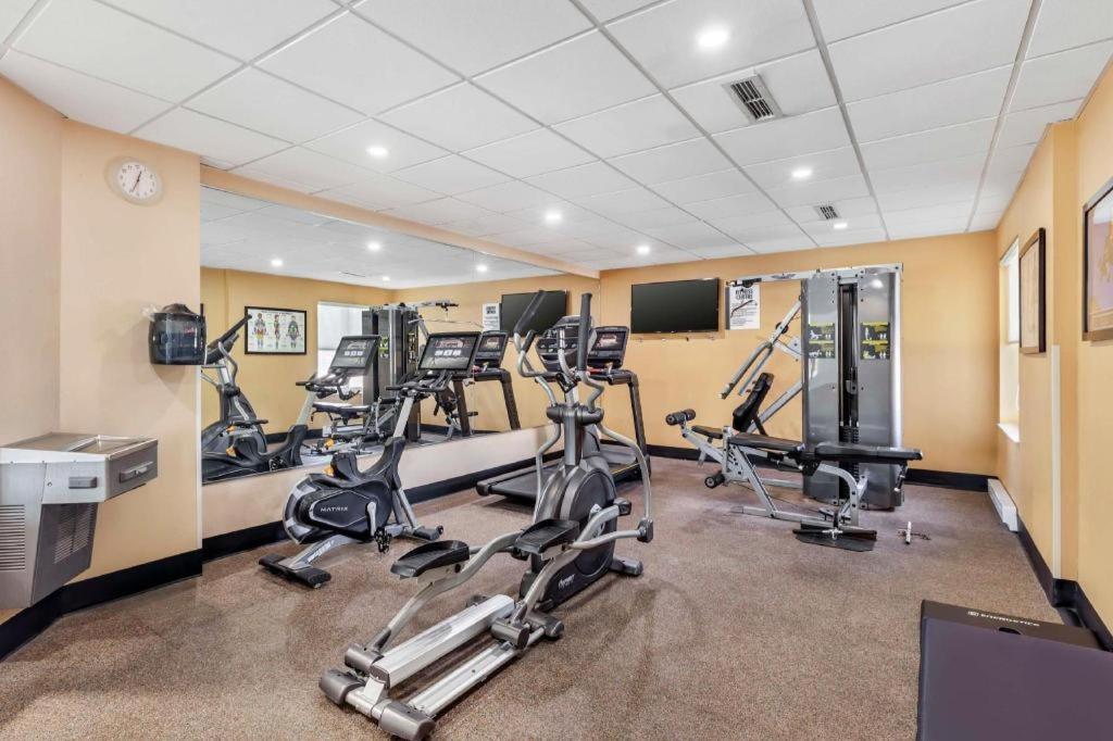 Best Western Plus Executive Inn - Photo 13
