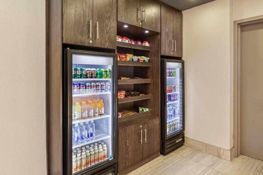 Best Western Plus Executive Inn - Photo 22
