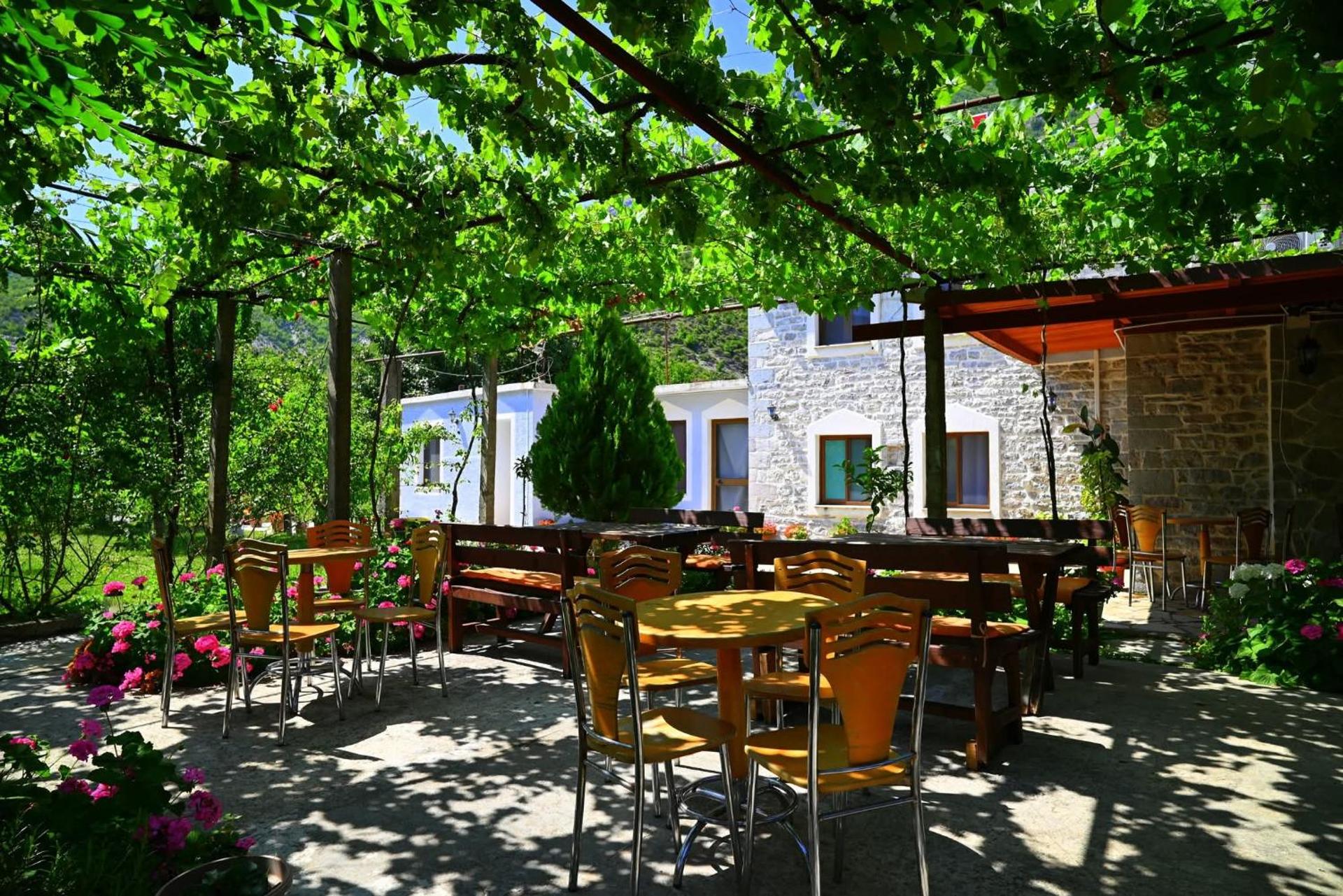 Kulla e Vjeter (Bar Restaurant, Guesthouse, Parking and Camping) - Photo 40