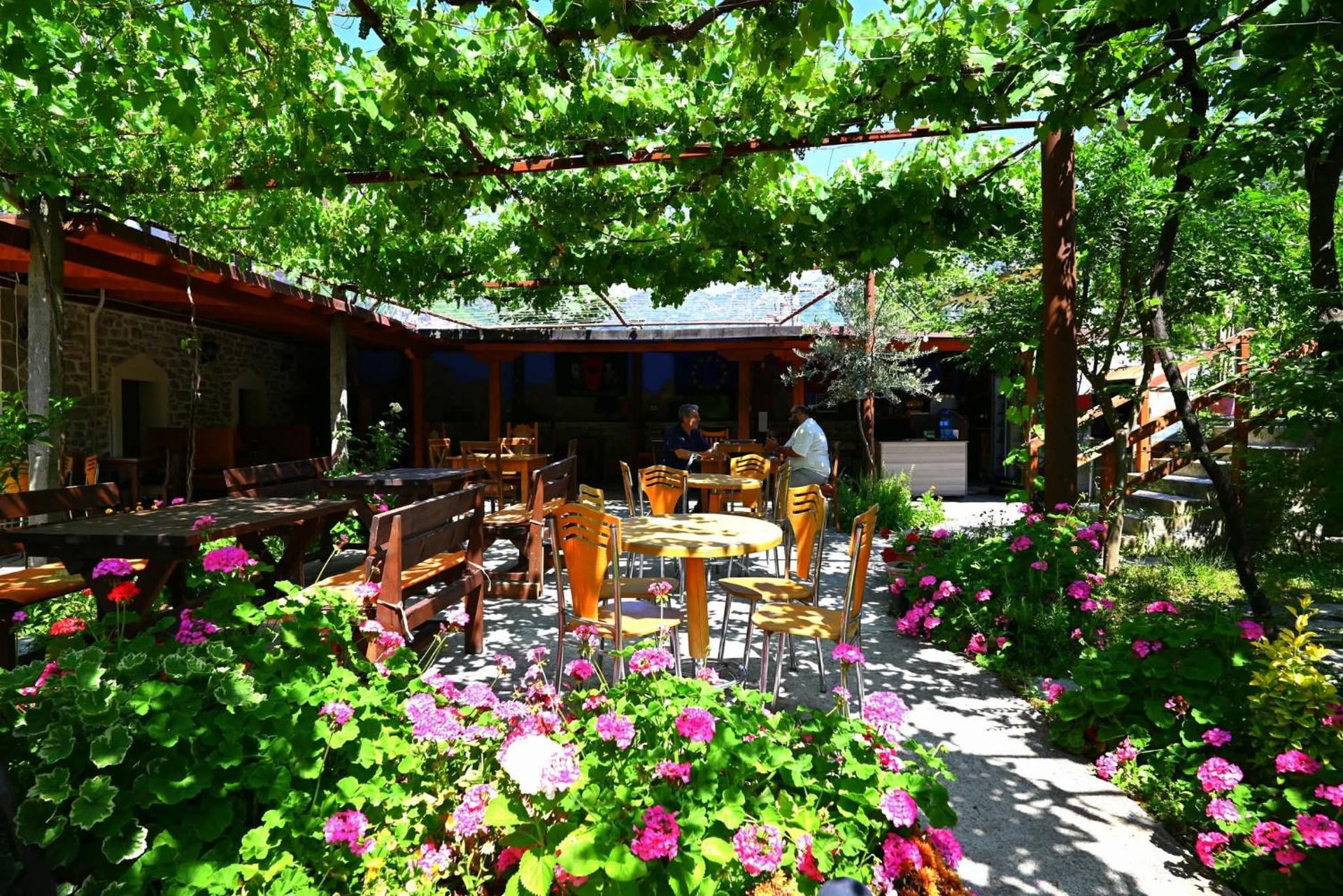 Kulla e Vjeter (Bar Restaurant, Guesthouse, Parking and Camping) - Photo 3