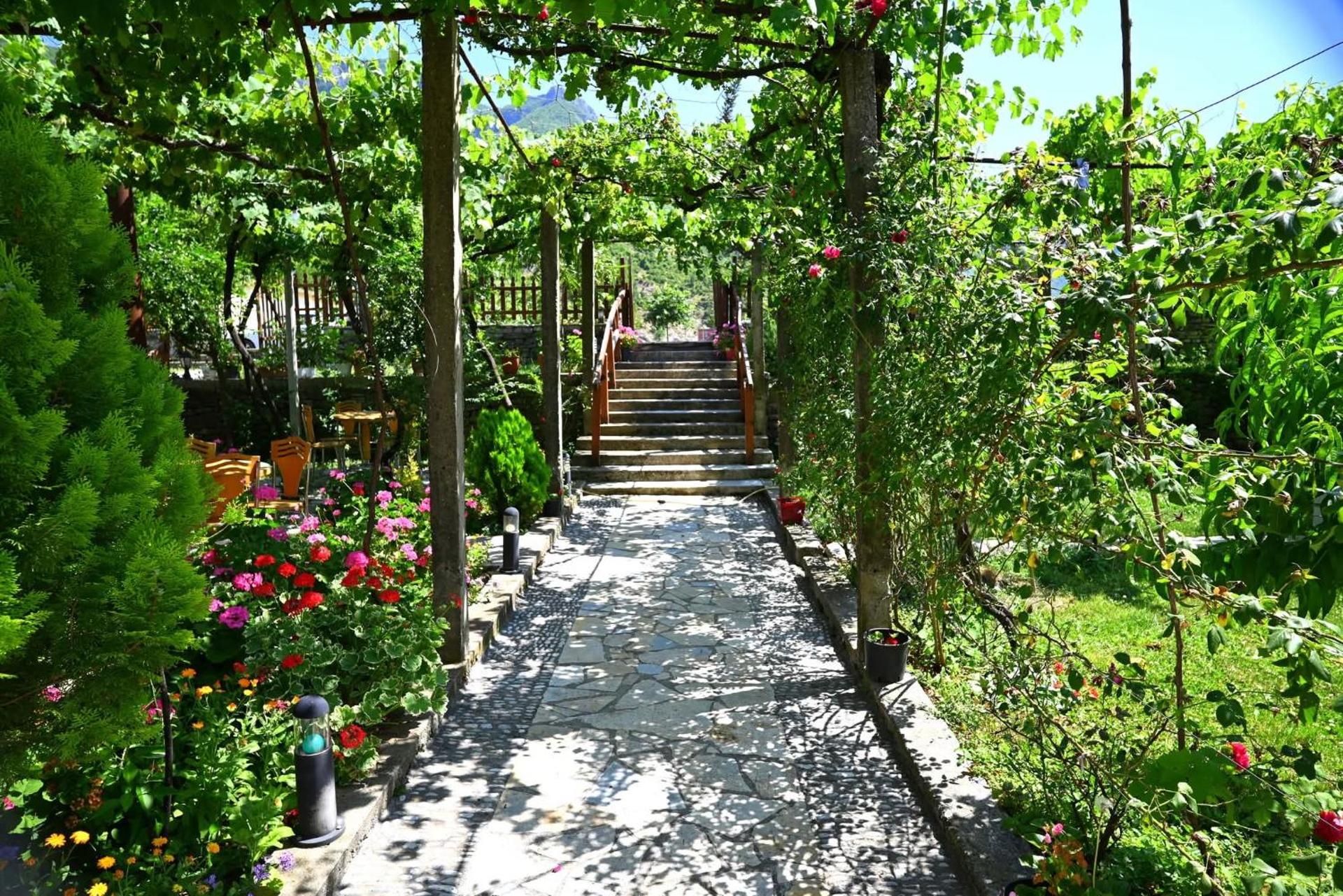 Kulla e Vjeter (Bar Restaurant, Guesthouse, Parking and Camping) - Photo 37