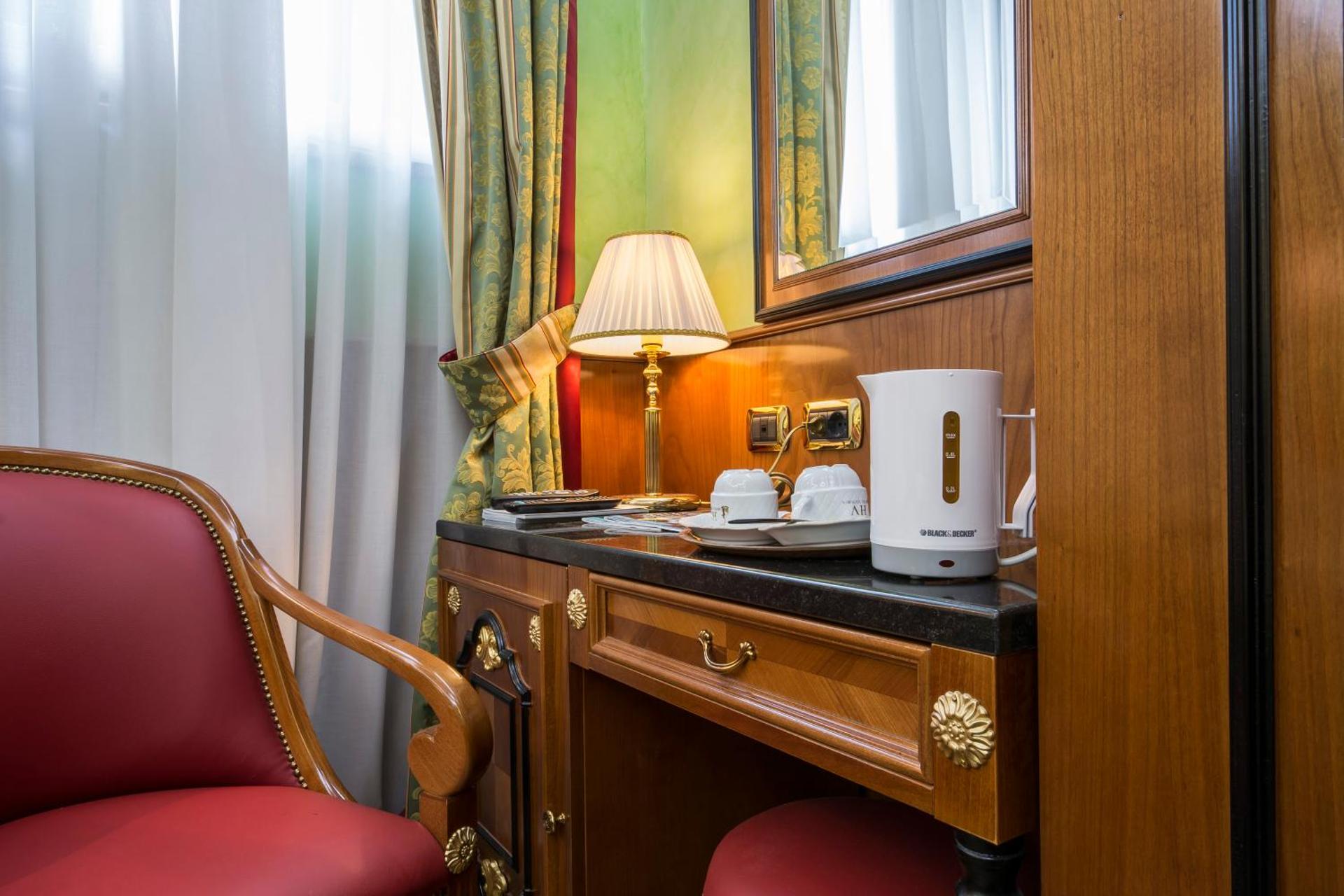 Hotel Vittoria - Photo 69