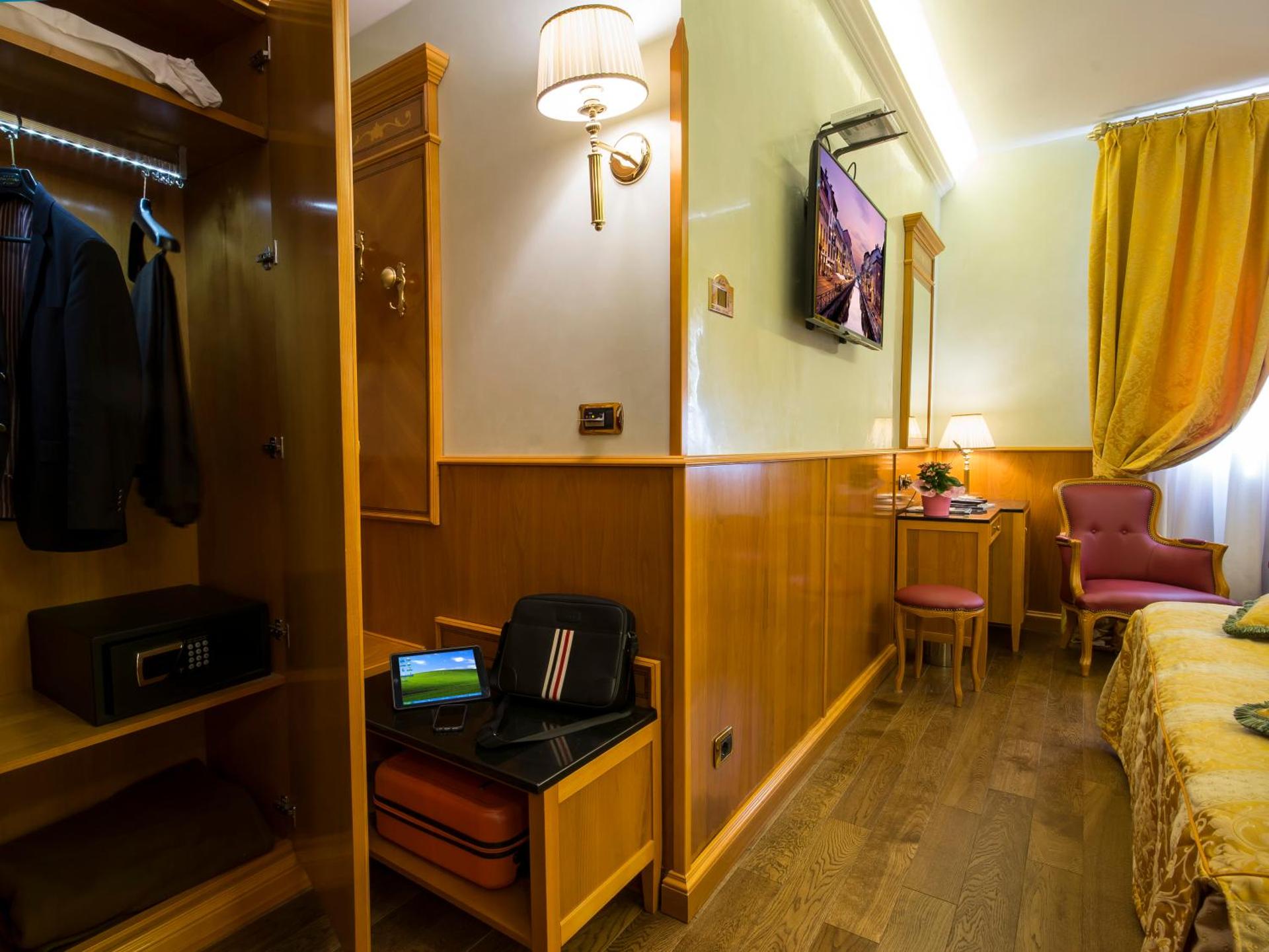 Hotel Vittoria - Photo 74