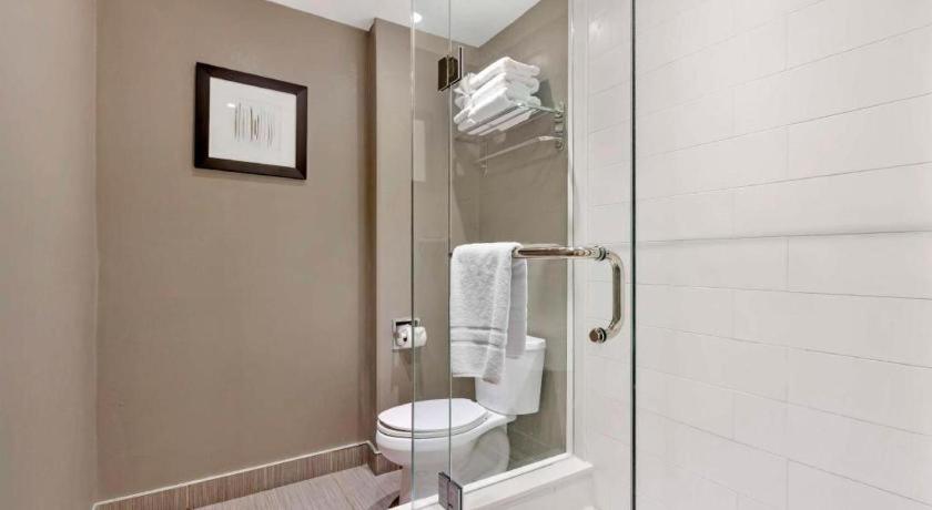 Best Western Plus Executive Inn - Photo 43