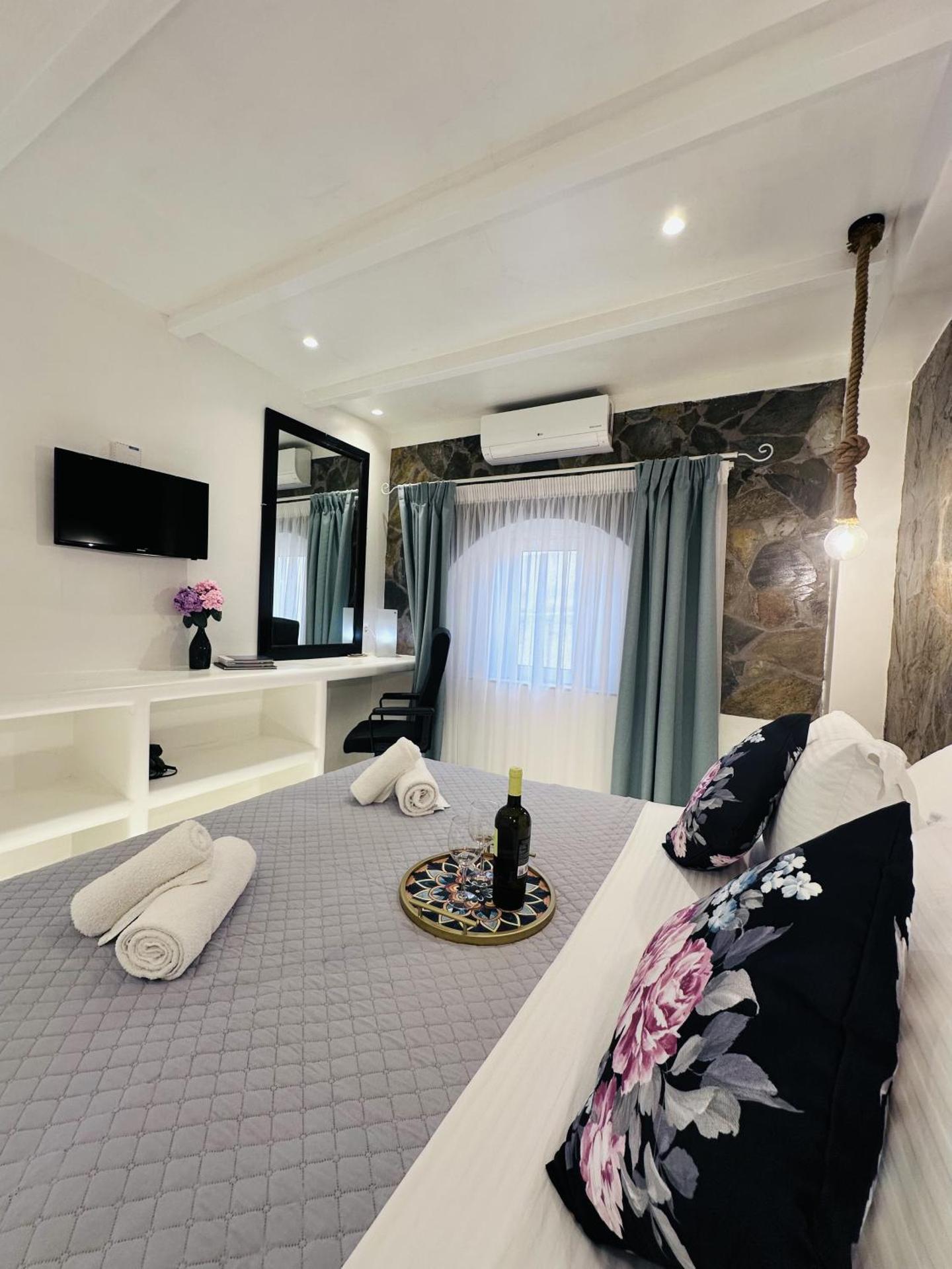 Arlene Suites - Photo 127