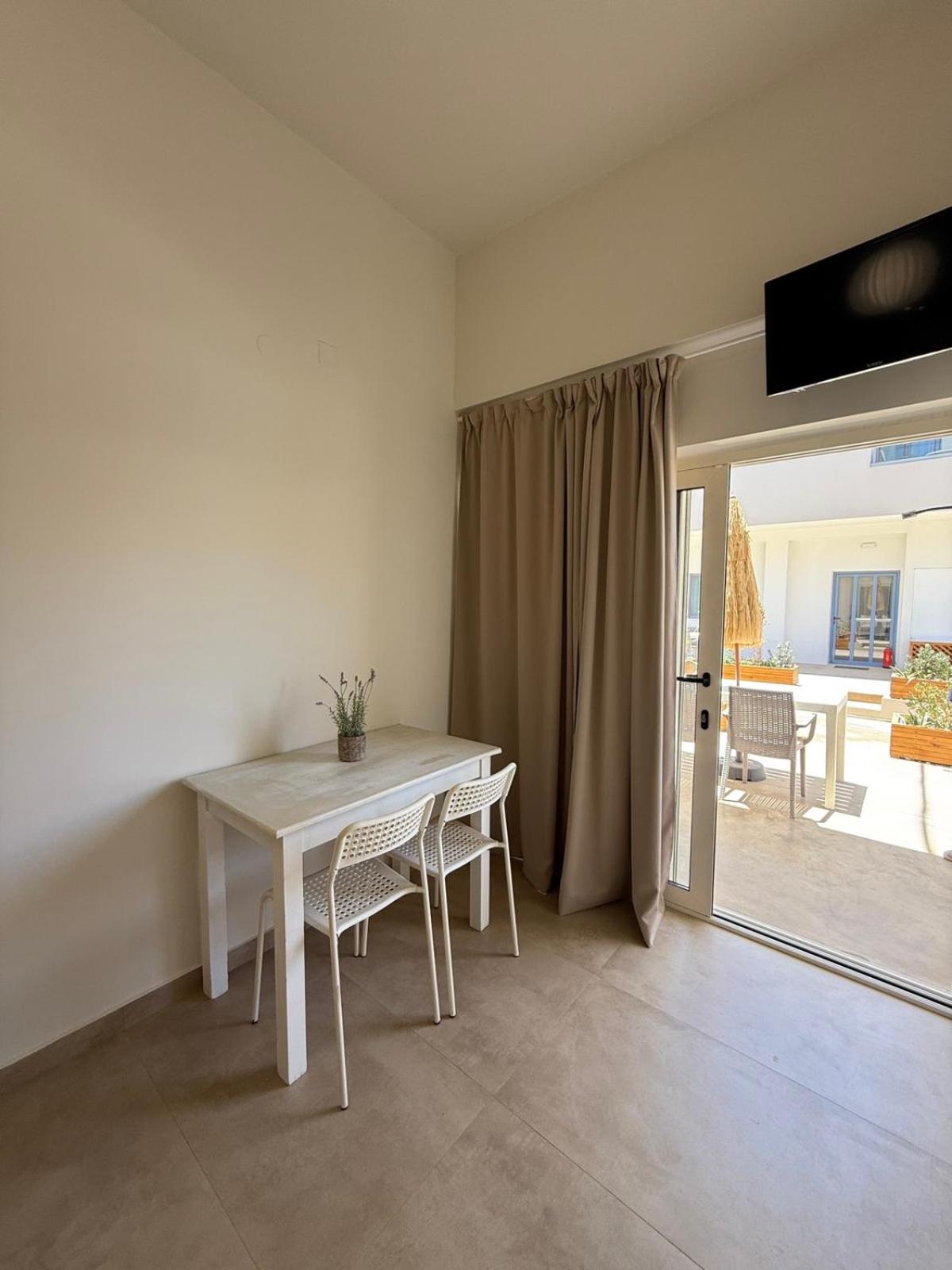 Nikolas Apartments - Photo 2