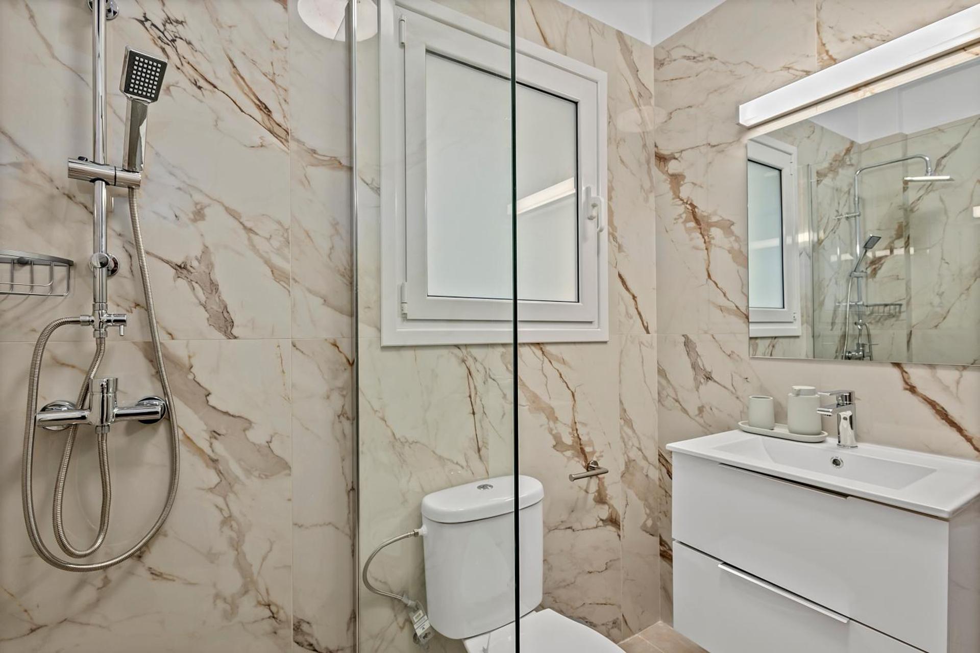 Deluxe One-Bedroom Apartment