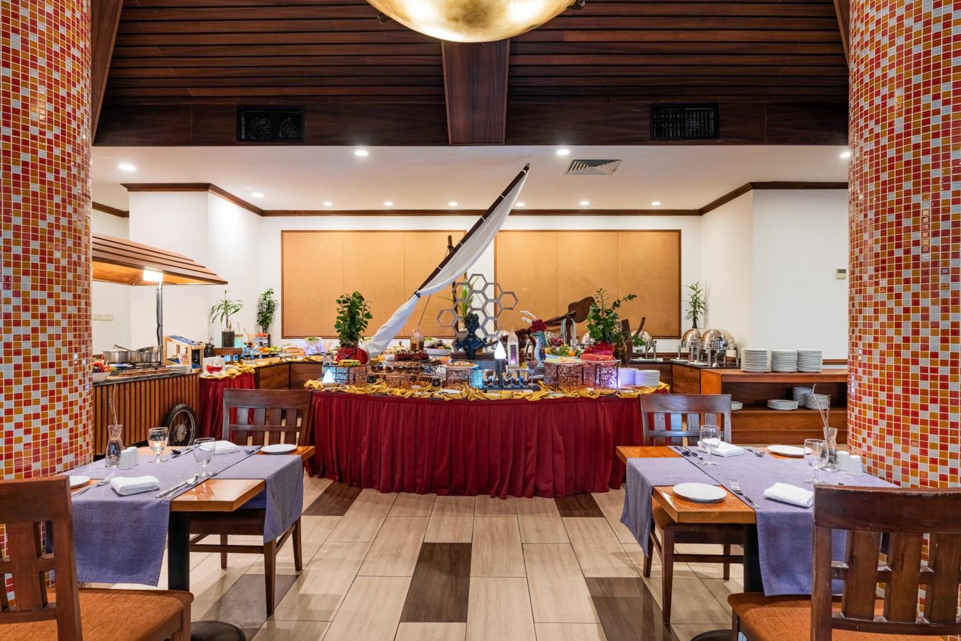 Hulhule Island Hotel- Private Beach Access & Airport Pick-up and Drop - Photo 6