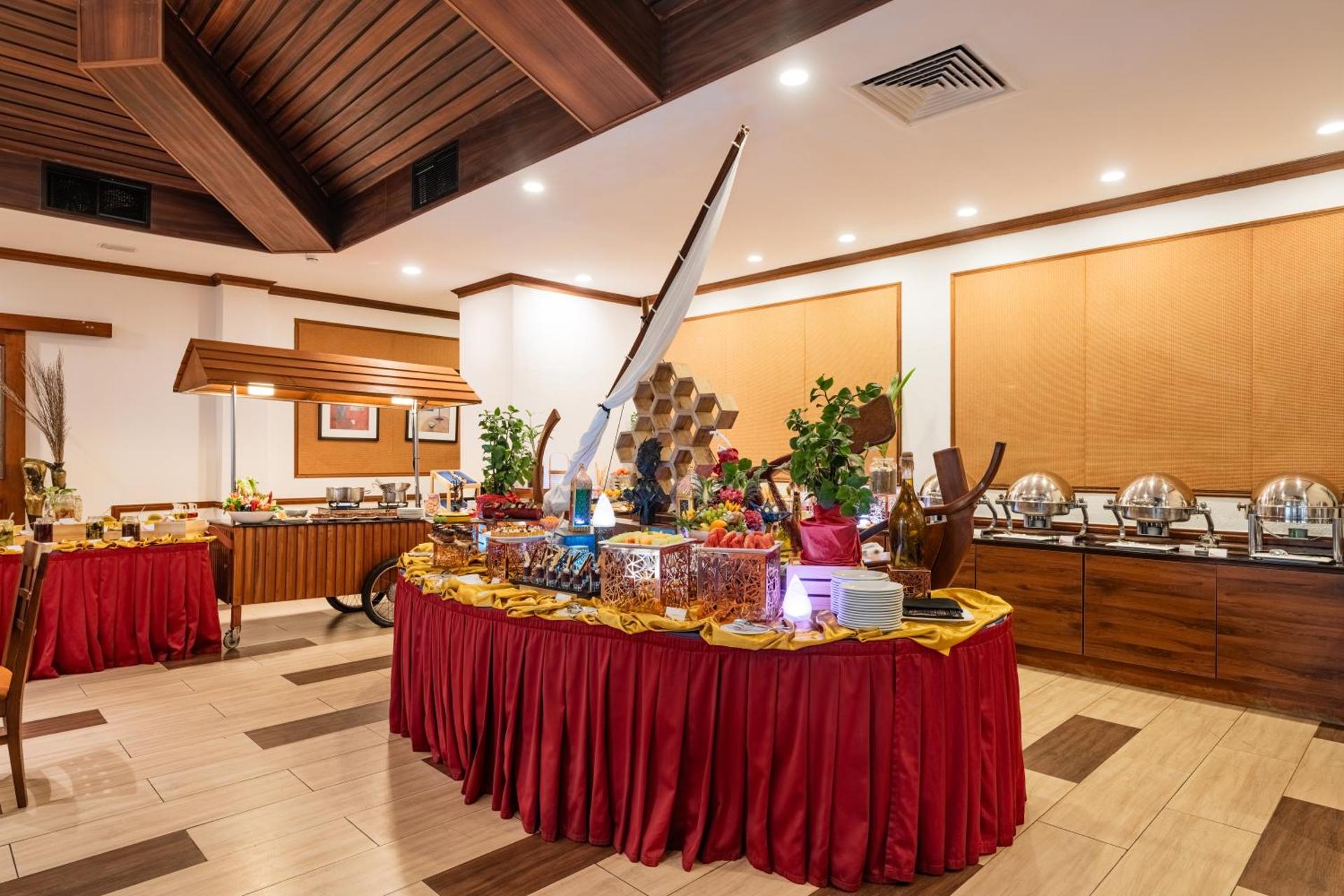 Hulhule Island Hotel- Private Beach Access & Airport Pick-up and Drop - Photo 7