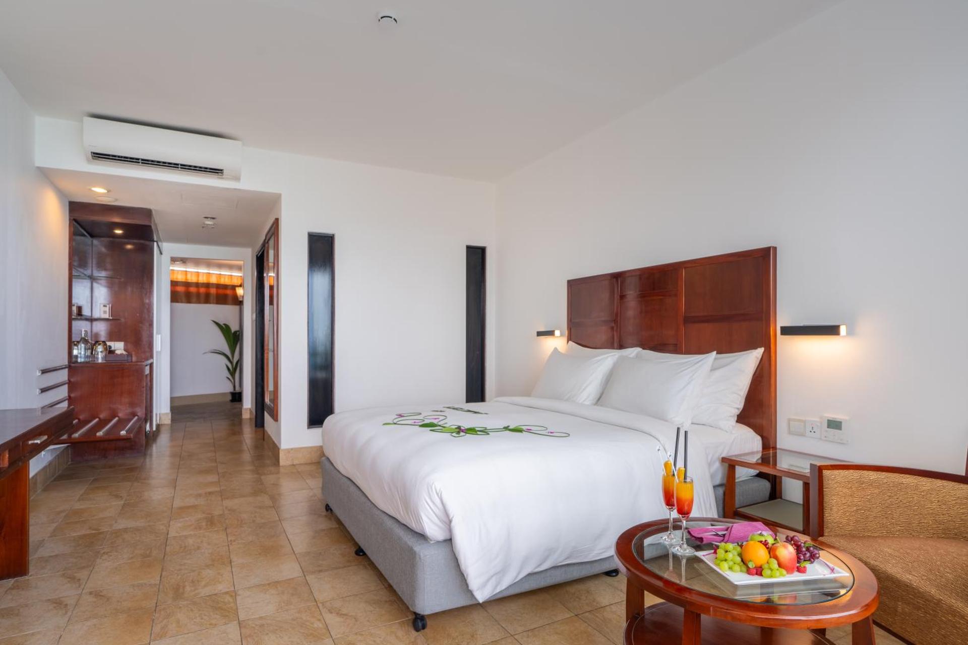 Hulhule Island Hotel- Private Beach Access & Airport Pick-up and Drop - Photo 37