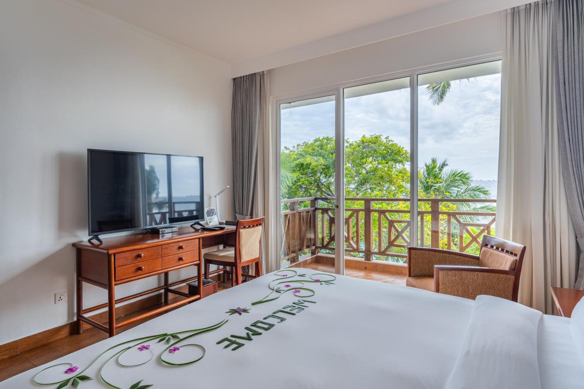 Hulhule Island Hotel- Private Beach Access & Airport Pick-up and Drop - Photo 27