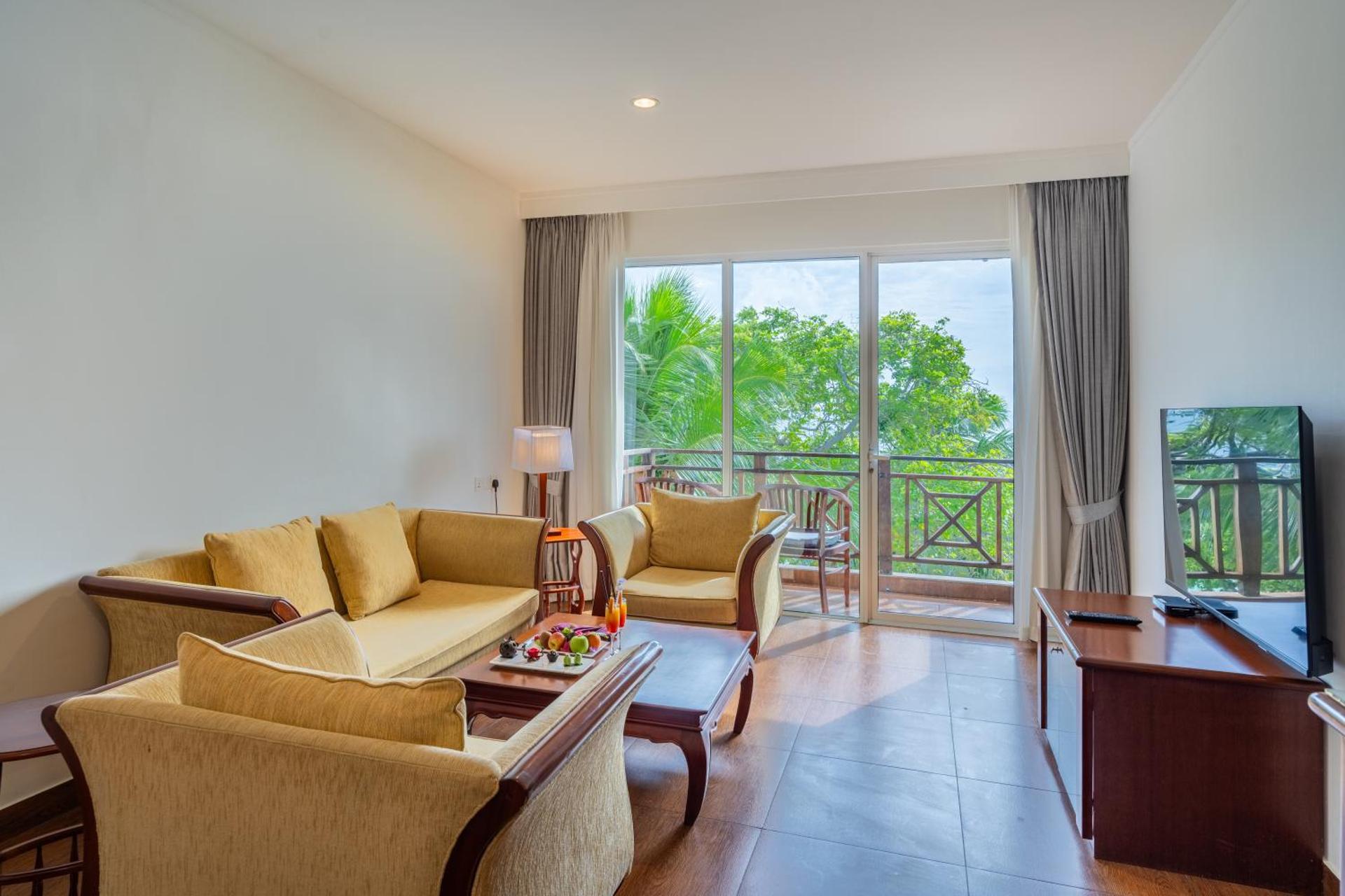 Hulhule Island Hotel- Private Beach Access & Airport Pick-up and Drop - Photo 50