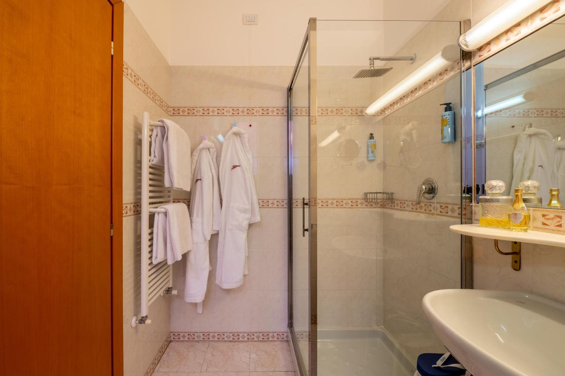 Hotel Monte Rosa - Photo 21