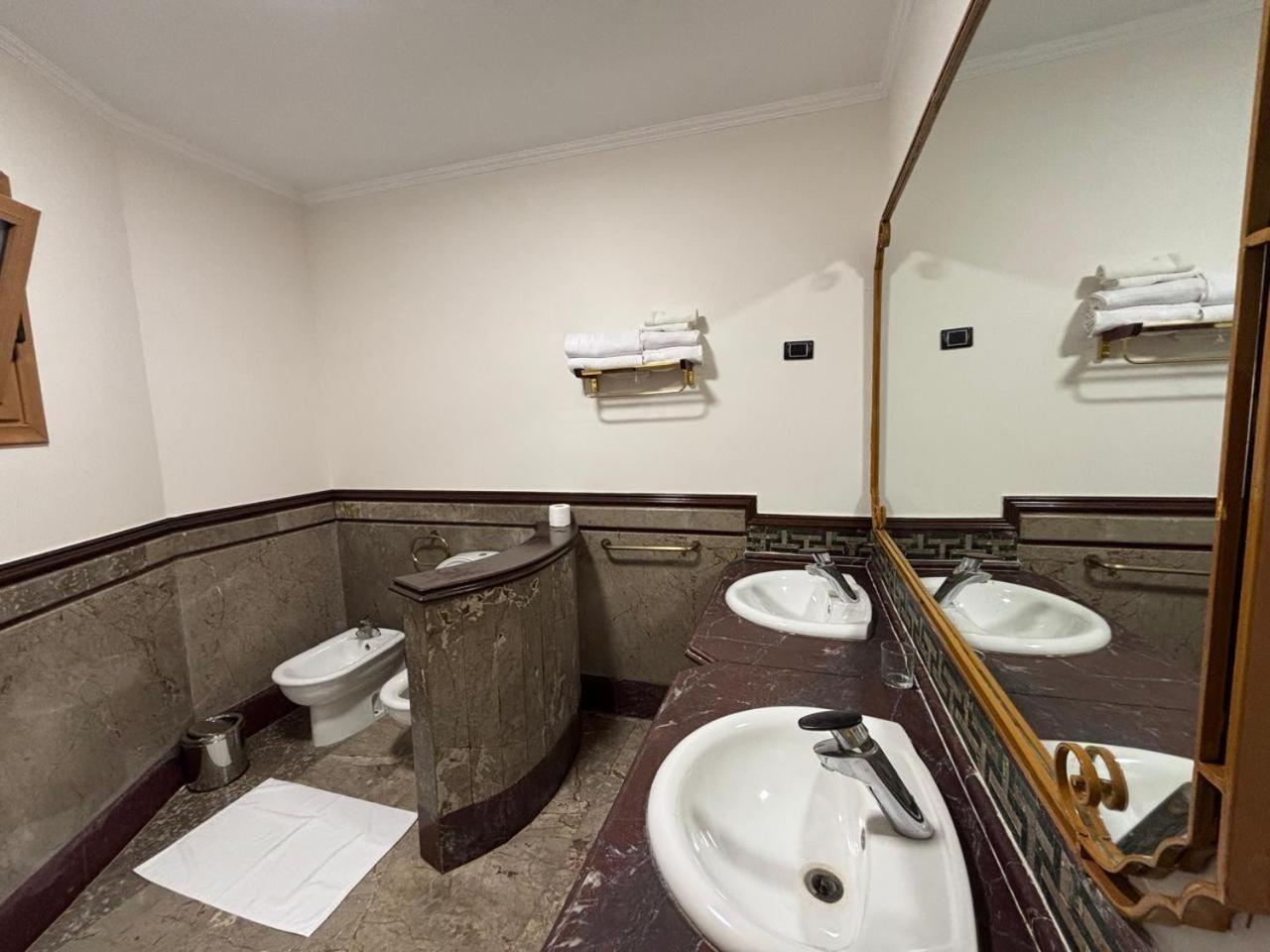 Gold Palace Hotel - Photo 125