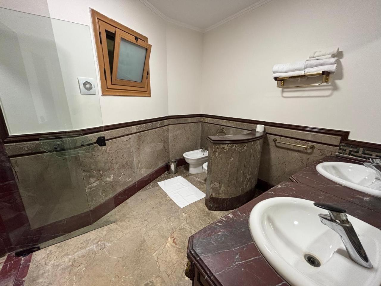 Gold Palace Hotel - Photo 126