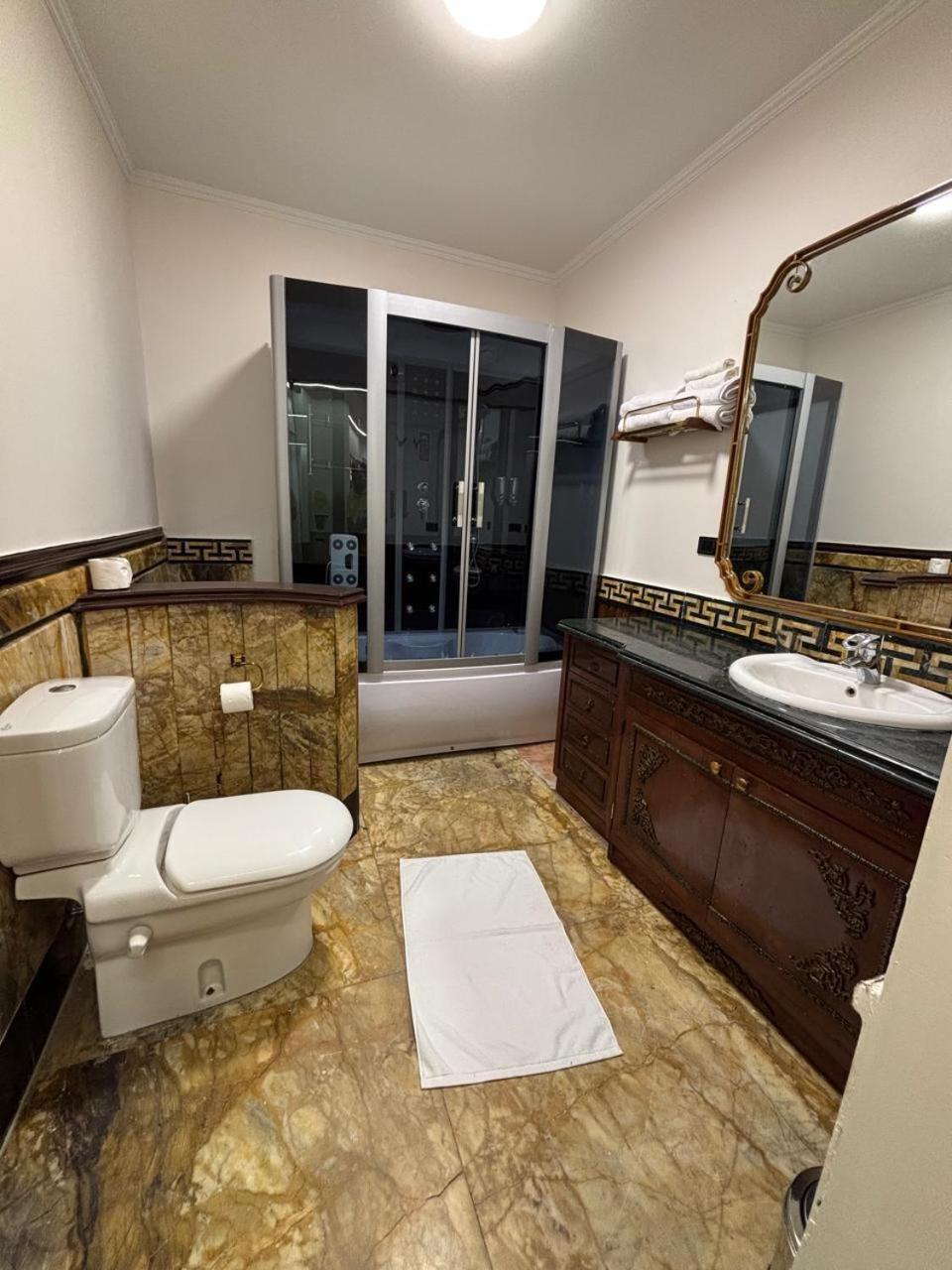 Gold Palace Hotel - Photo 81