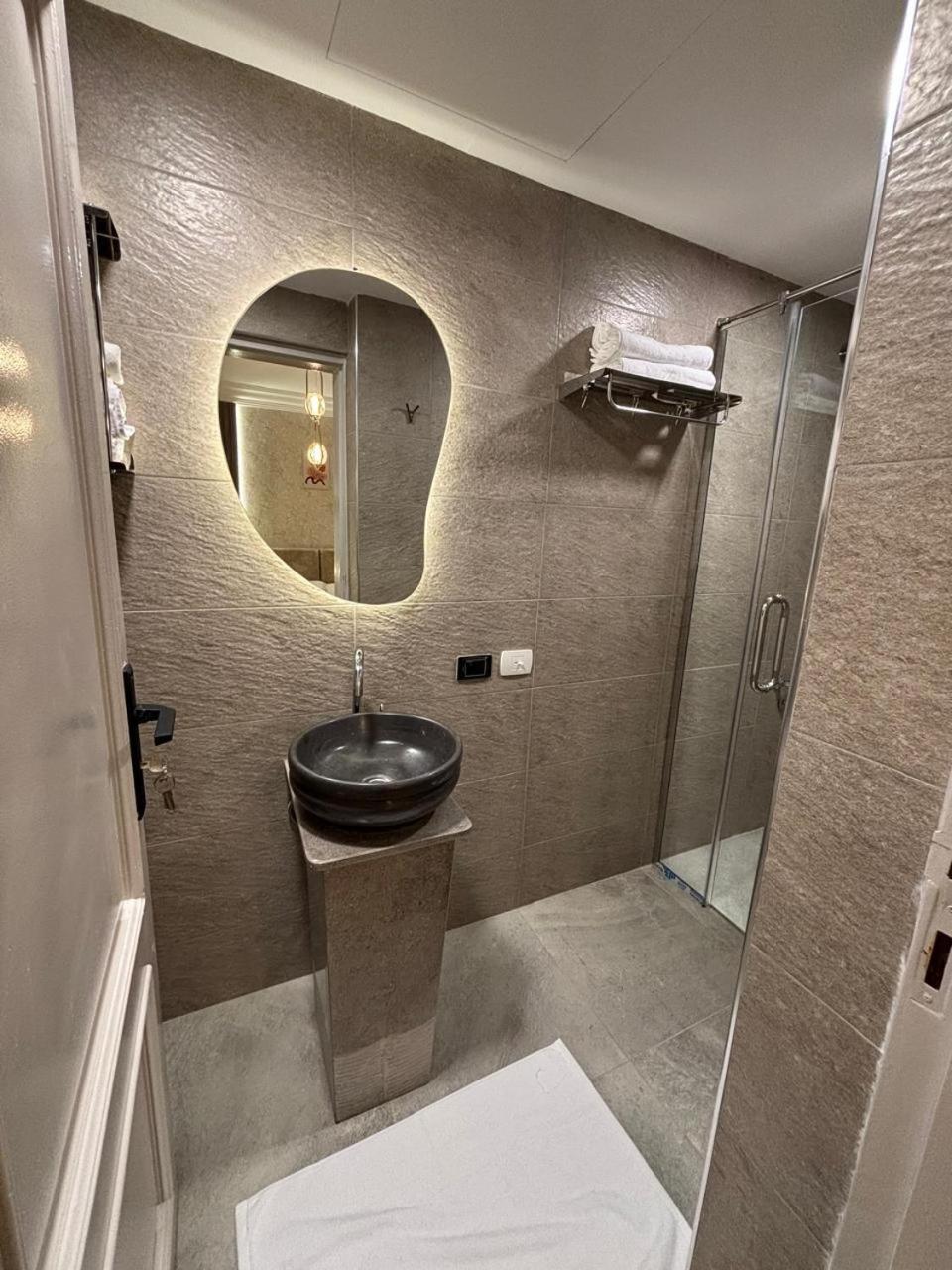 Gold Palace Hotel - Photo 32