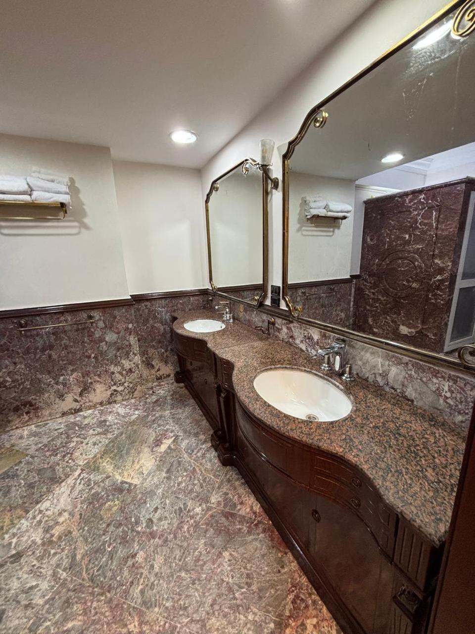 Gold Palace Hotel - Photo 141