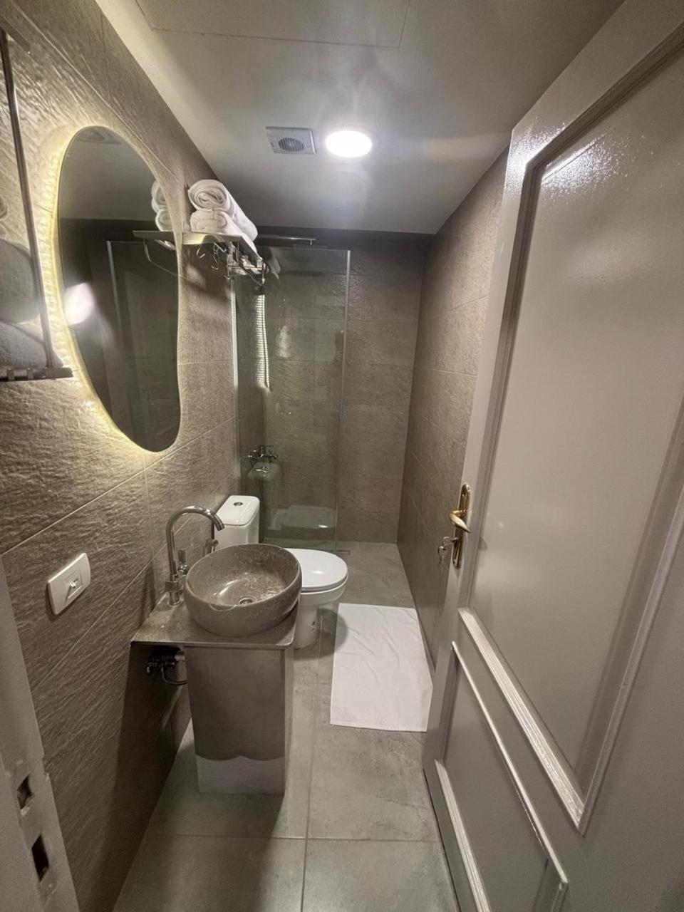 Gold Palace Hotel - Photo 35