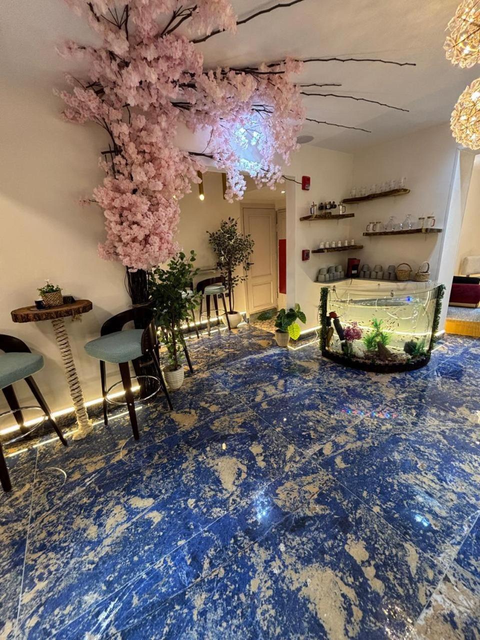 Gold Palace Hotel - Photo 161