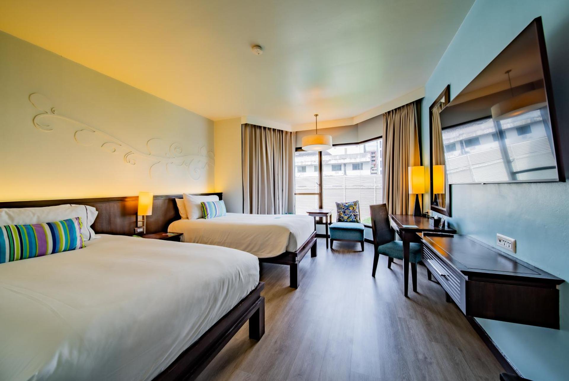 Deluxe Pool View Twin Bed