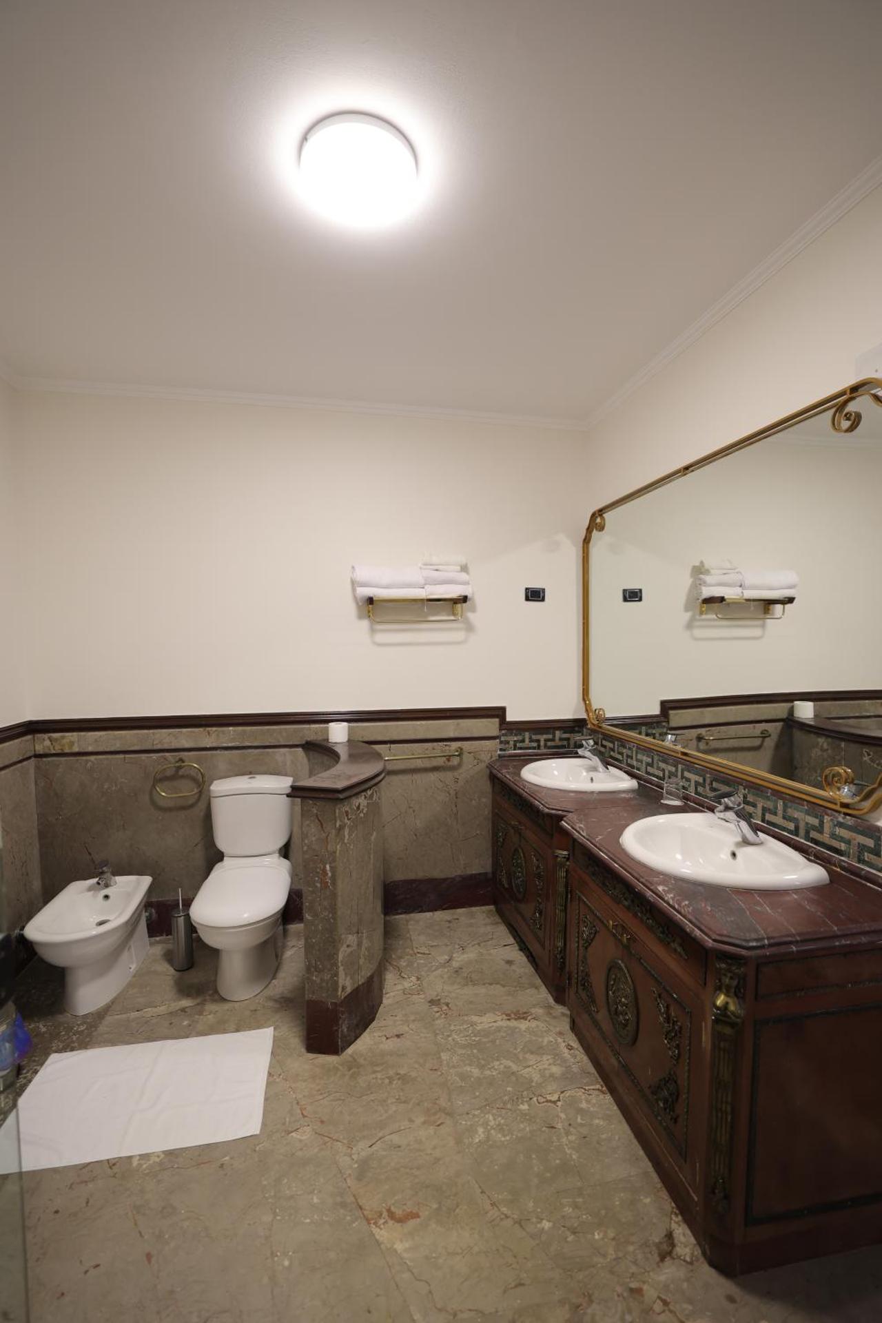 Gold Palace Hotel - Photo 93