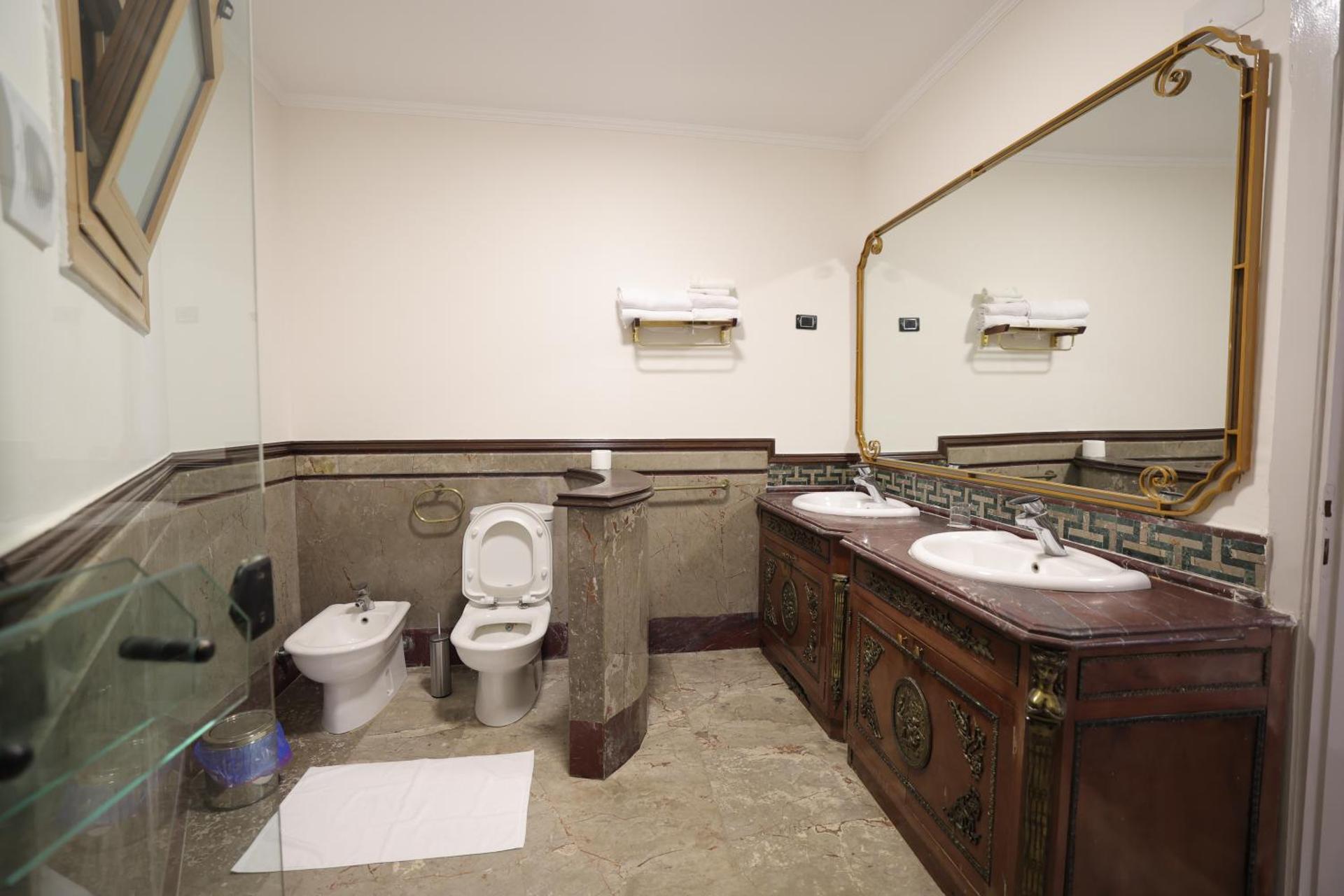 Gold Palace Hotel - Photo 172