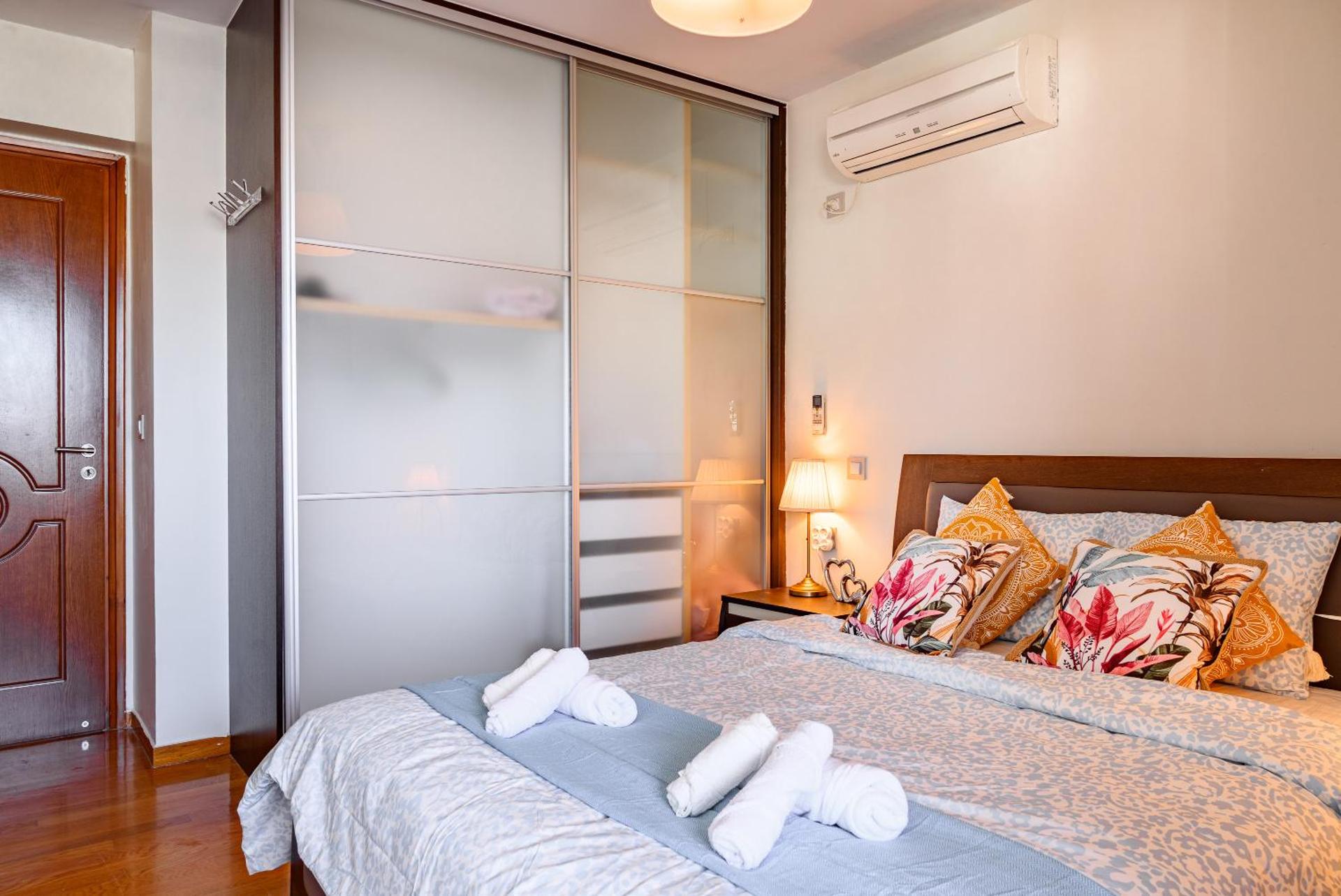 Lovehome - 4BD Villa with views-15mins to airport,10mins to MEC ΑΕ- 2mins to bus stop ,10mins to Suburban Railway on foot - Photo 37