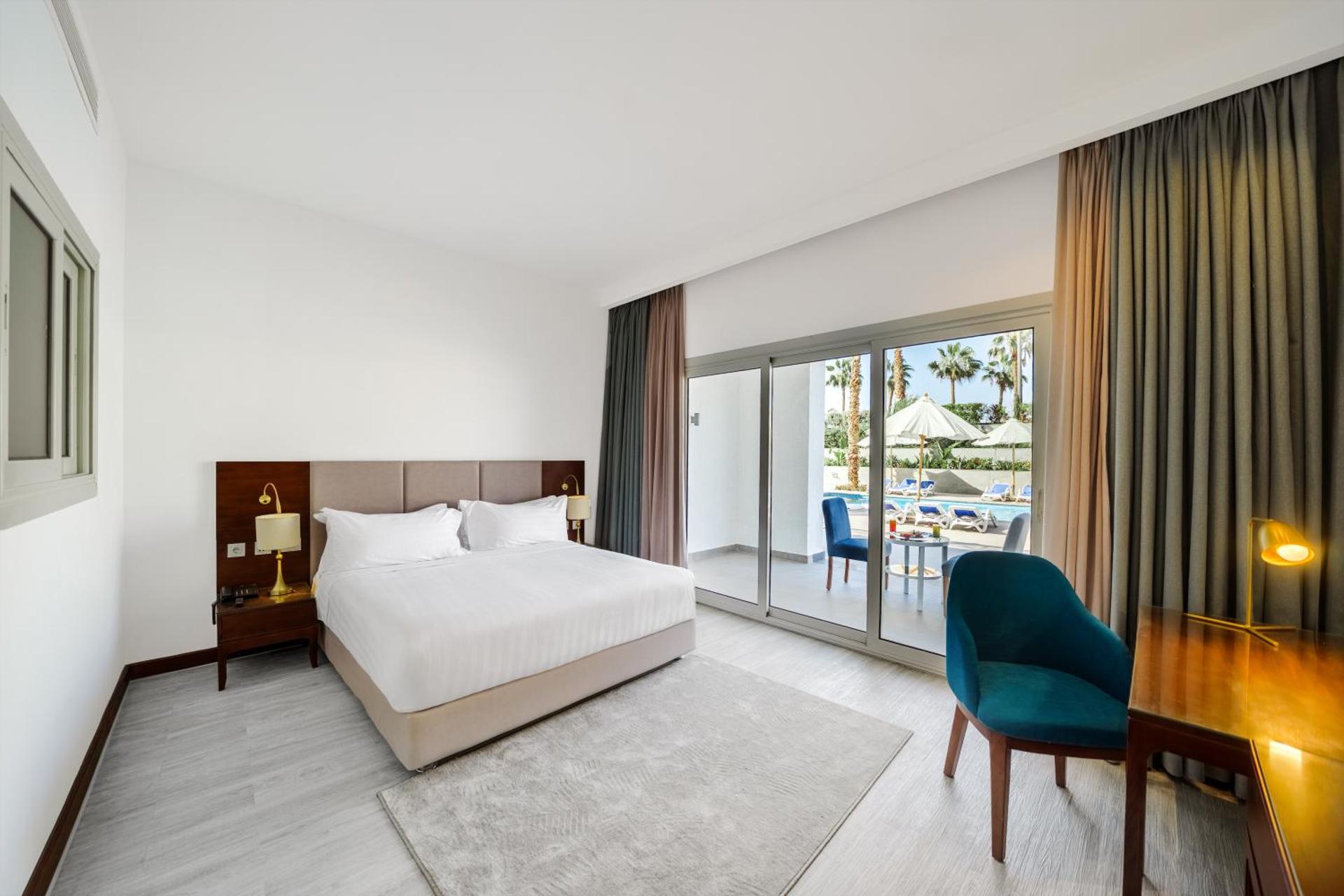 King Suite with Pool View