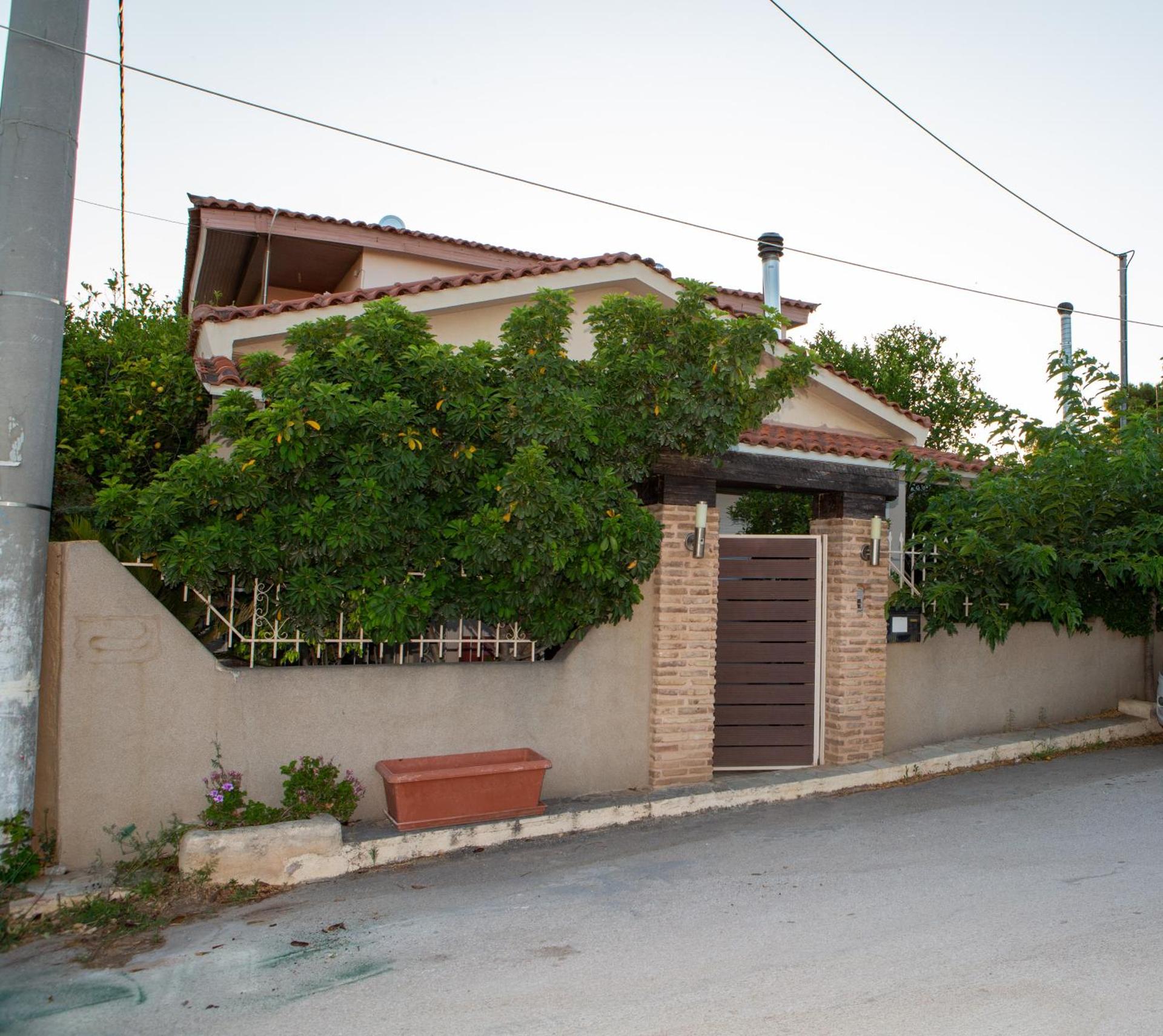 Costas Artemis Apartments Near Athens Airport - Photo 2