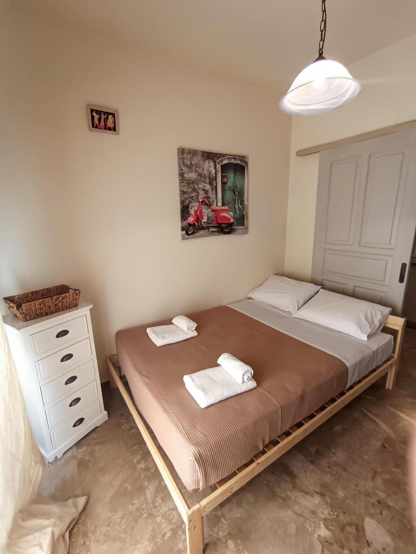 Costas Artemis Apartments Near Athens Airport - Photo 3