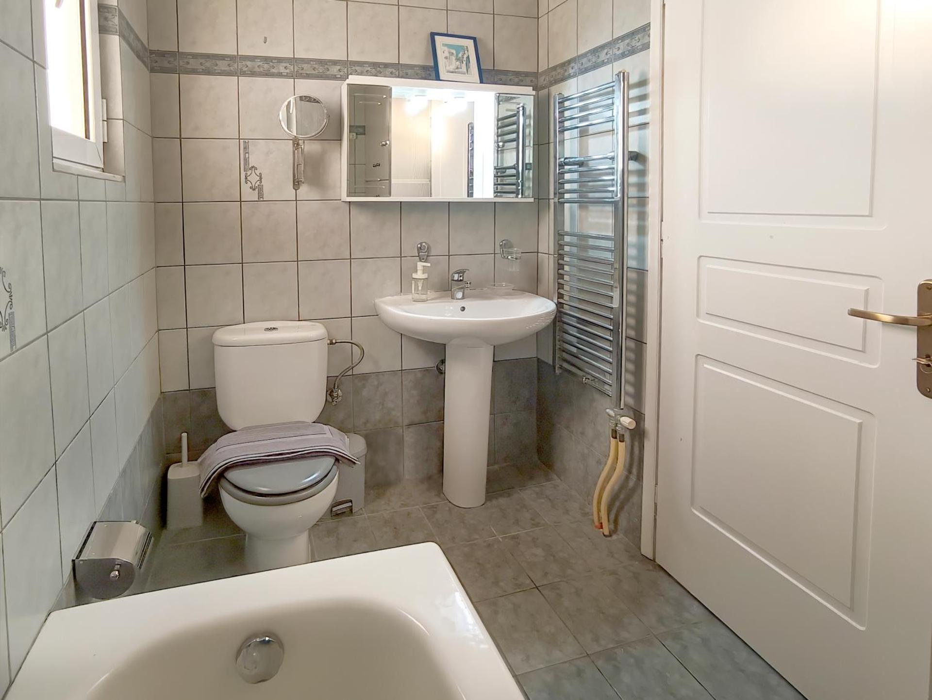 Costas Artemis Apartments Near Athens Airport - Photo 23