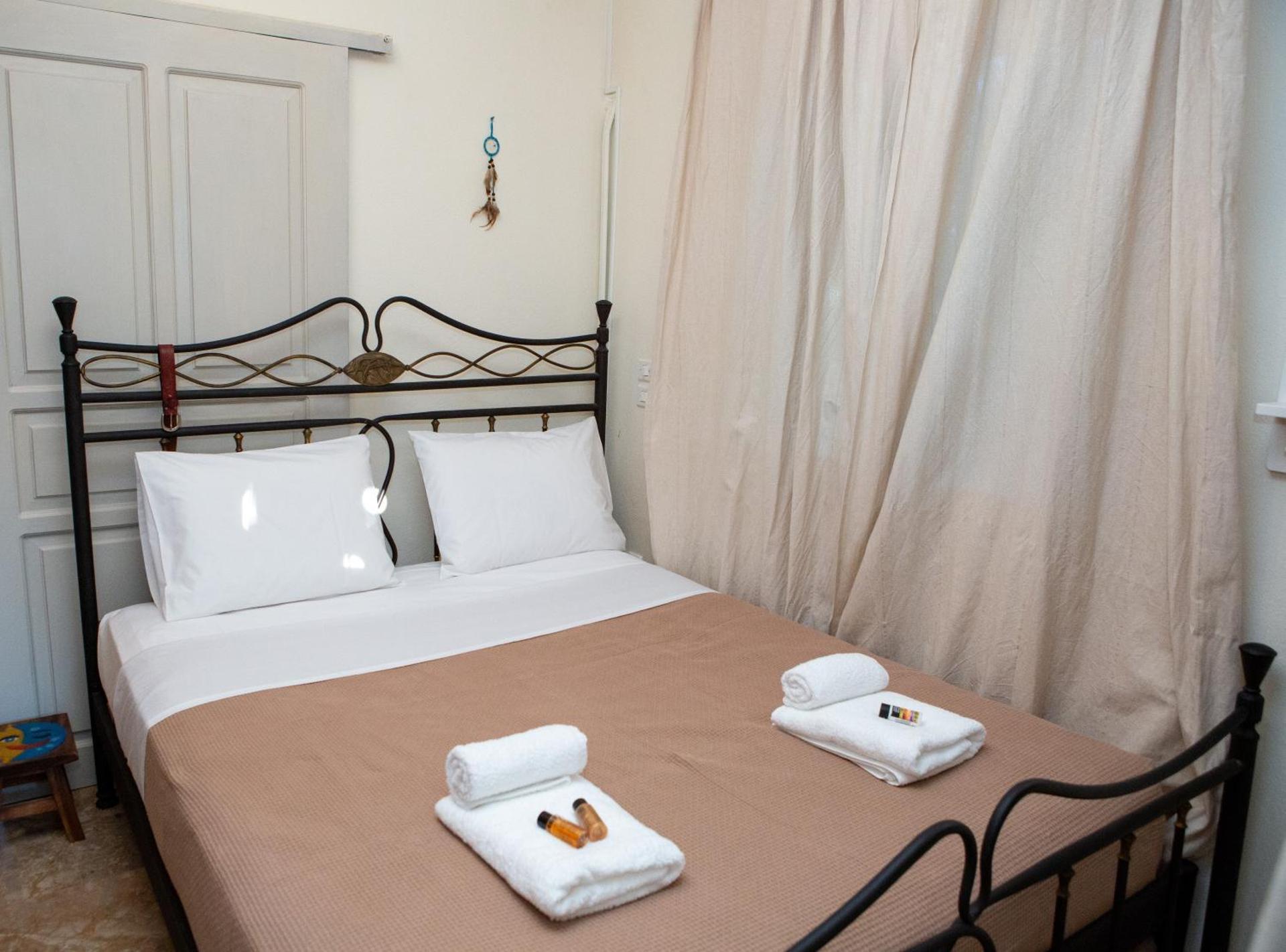 Costas Artemis Apartments Near Athens Airport - Photo 11