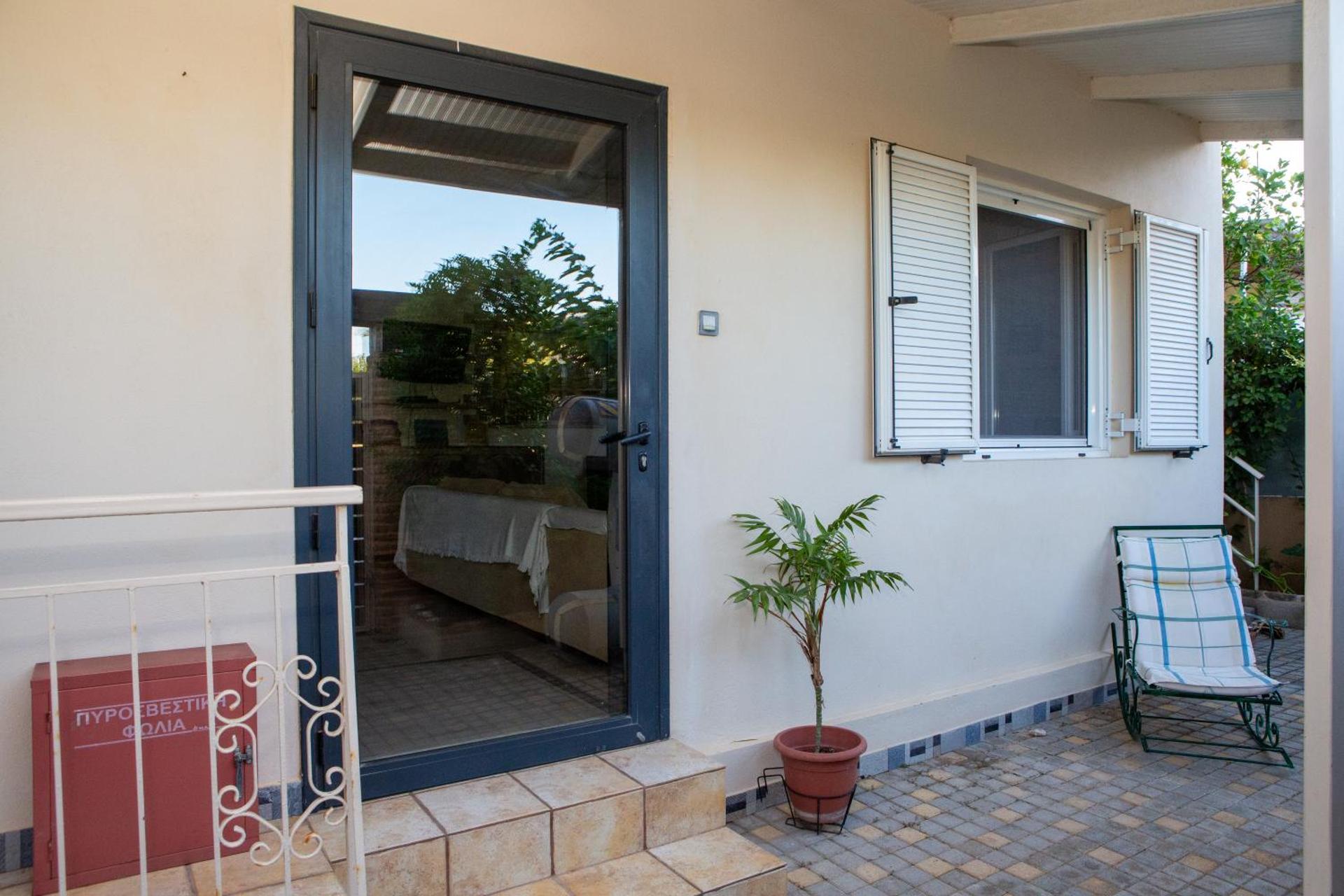 Costas Artemis Apartments Near Athens Airport - Photo 18