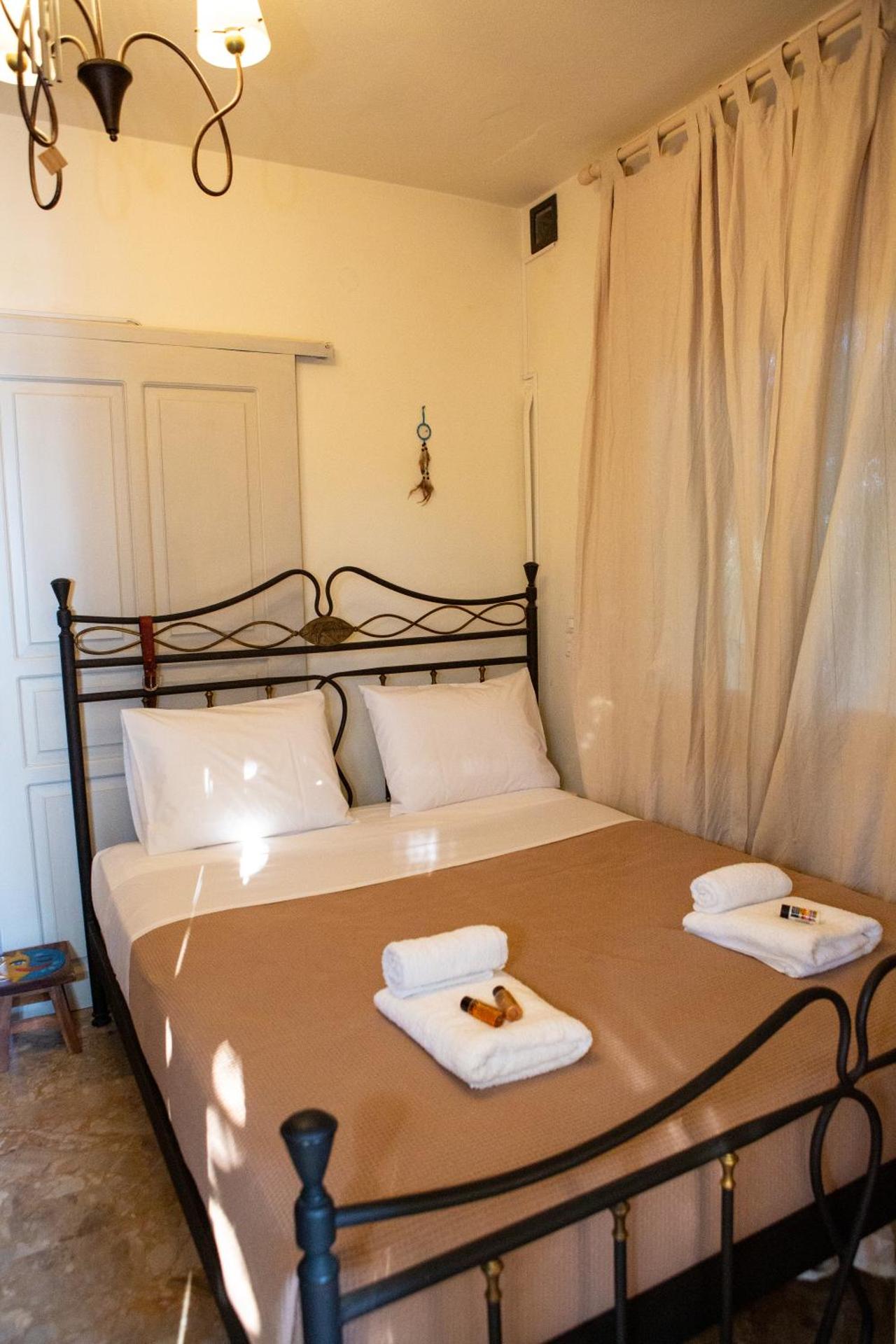 Costas Artemis Apartments Near Athens Airport - Photo 21