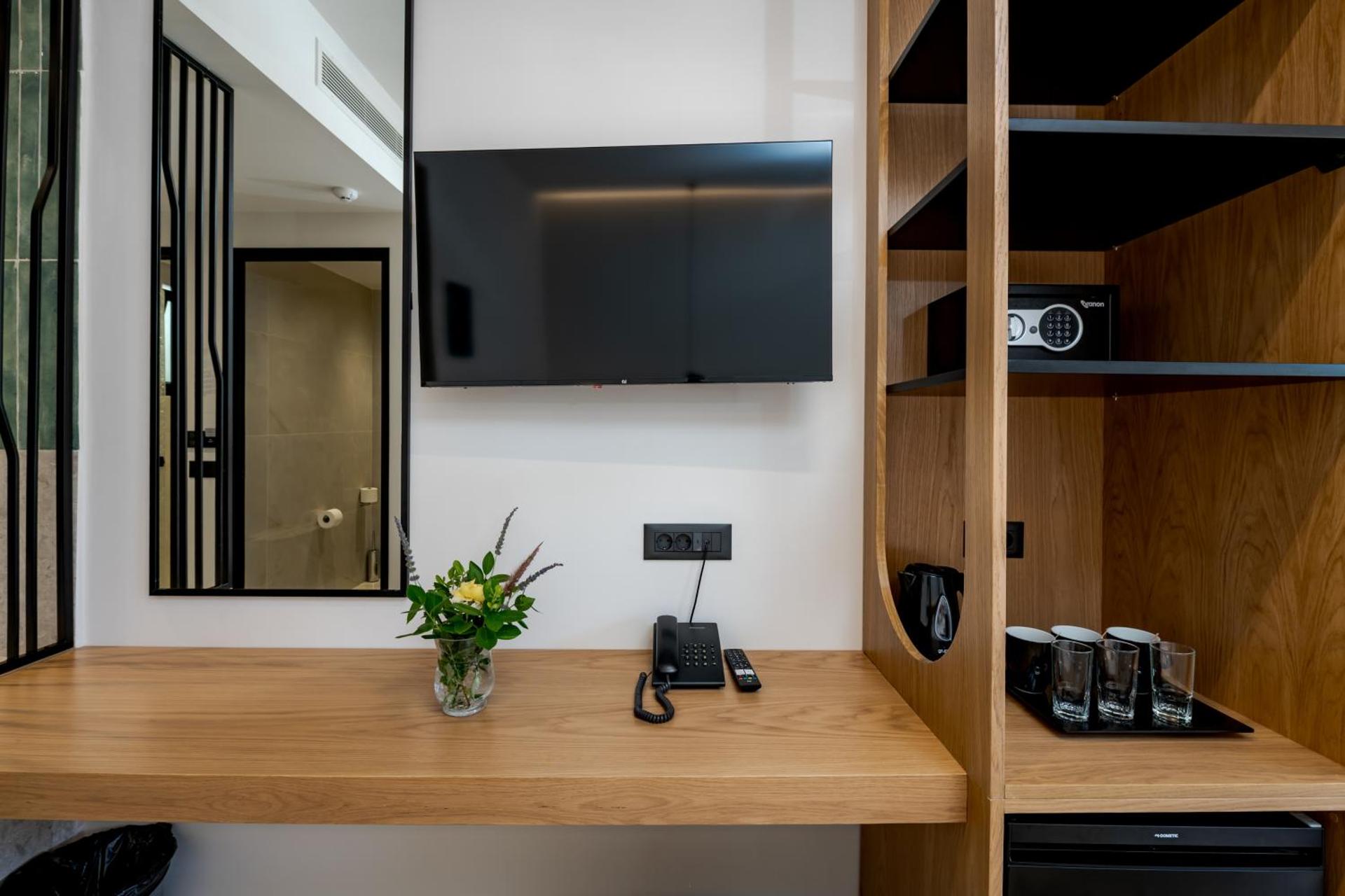 Canadian Hotel - Photo 60