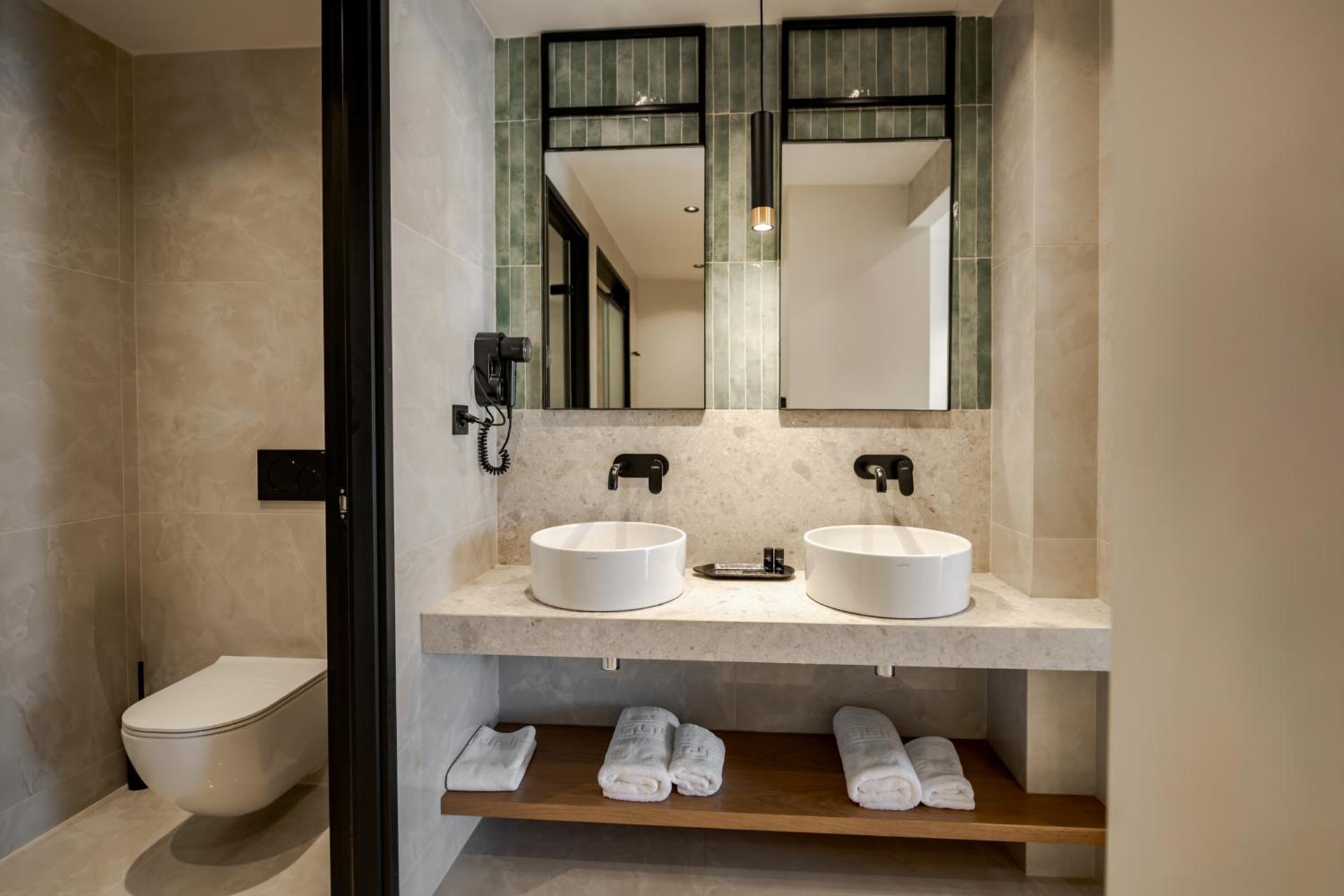 Canadian Hotel - Photo 59