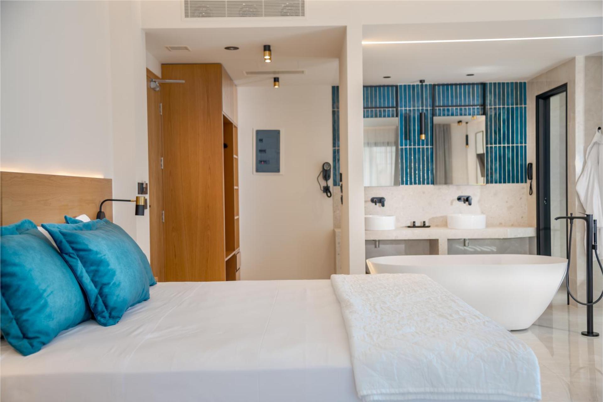 Canadian Hotel - Photo 74