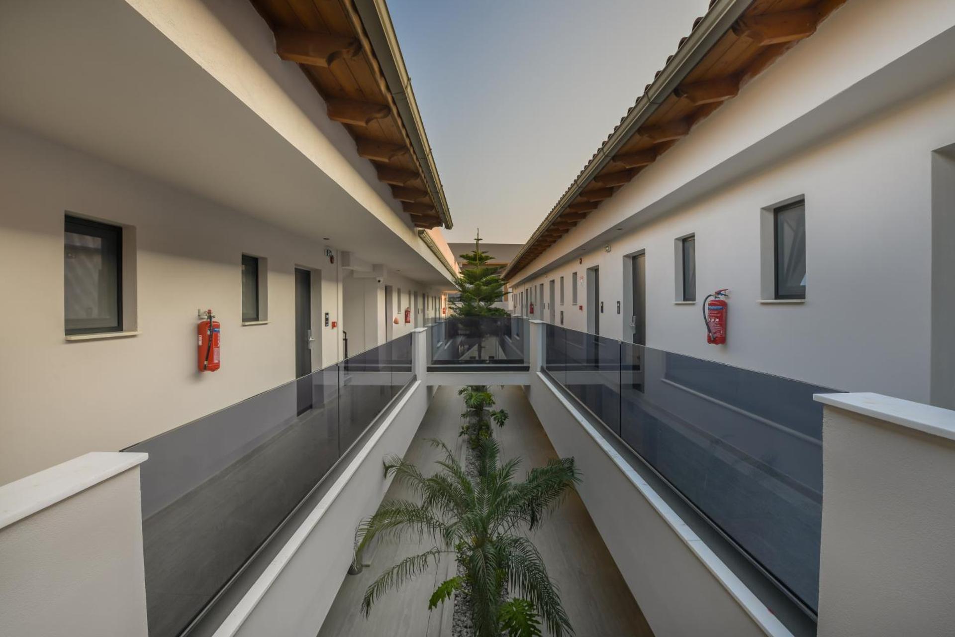 Canadian Hotel - Photo 105