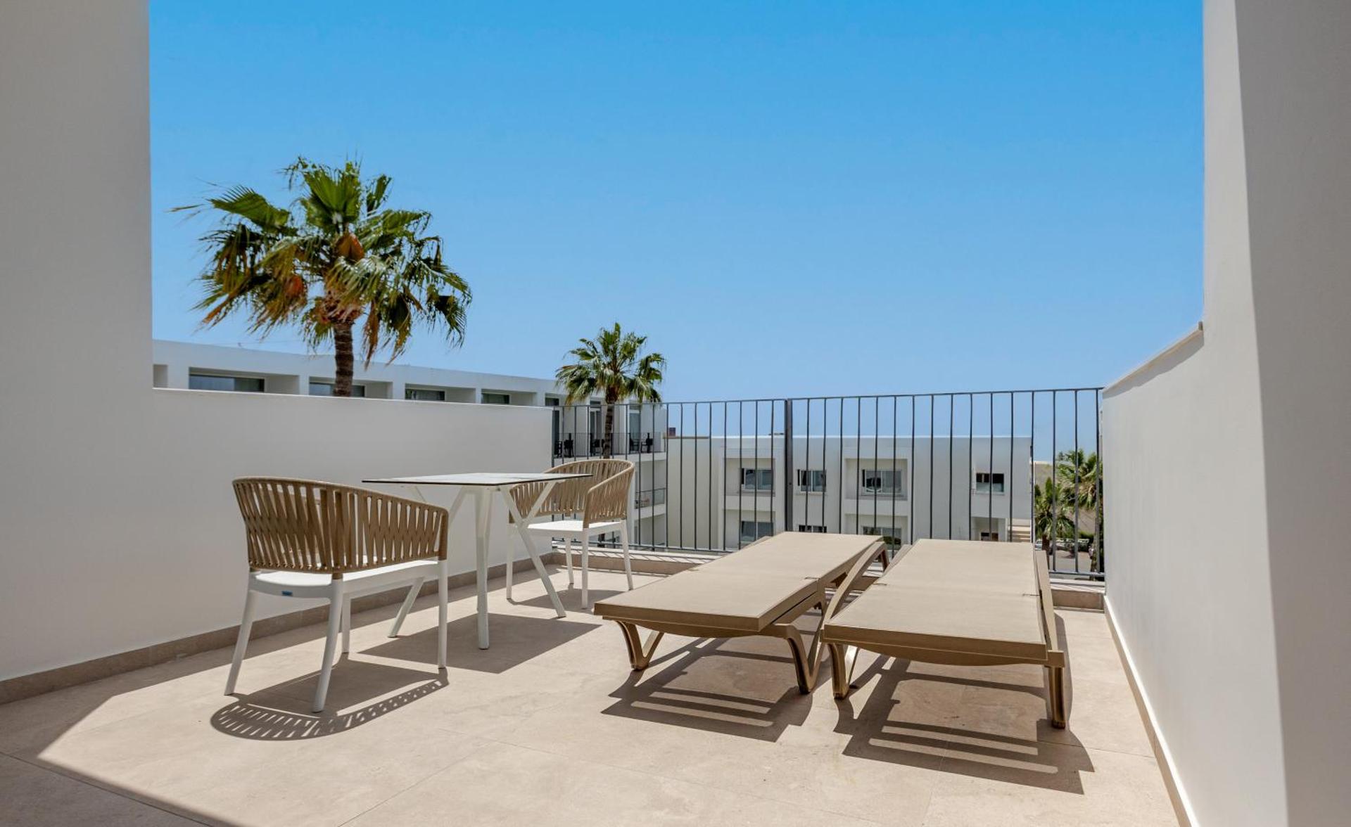 Mayfair Hotel - Photo 3