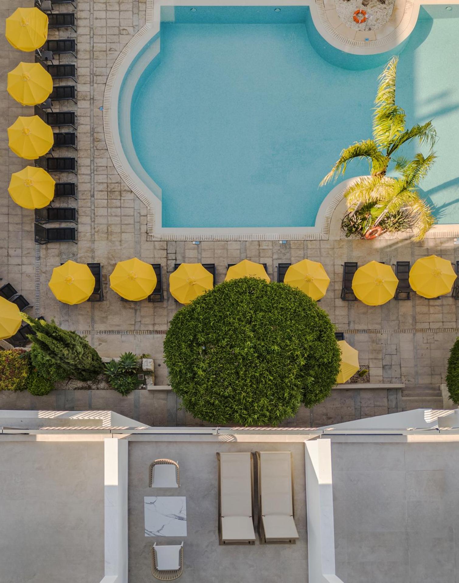 Mayfair Hotel - Photo 4