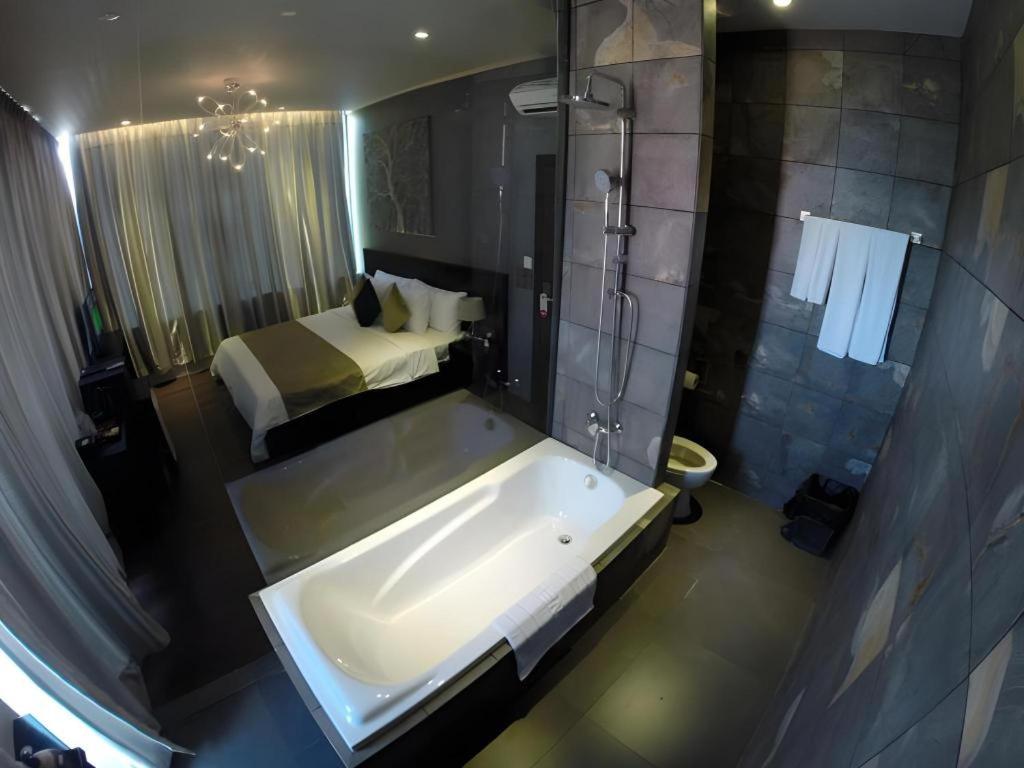 De Art Hotel - Photo 83