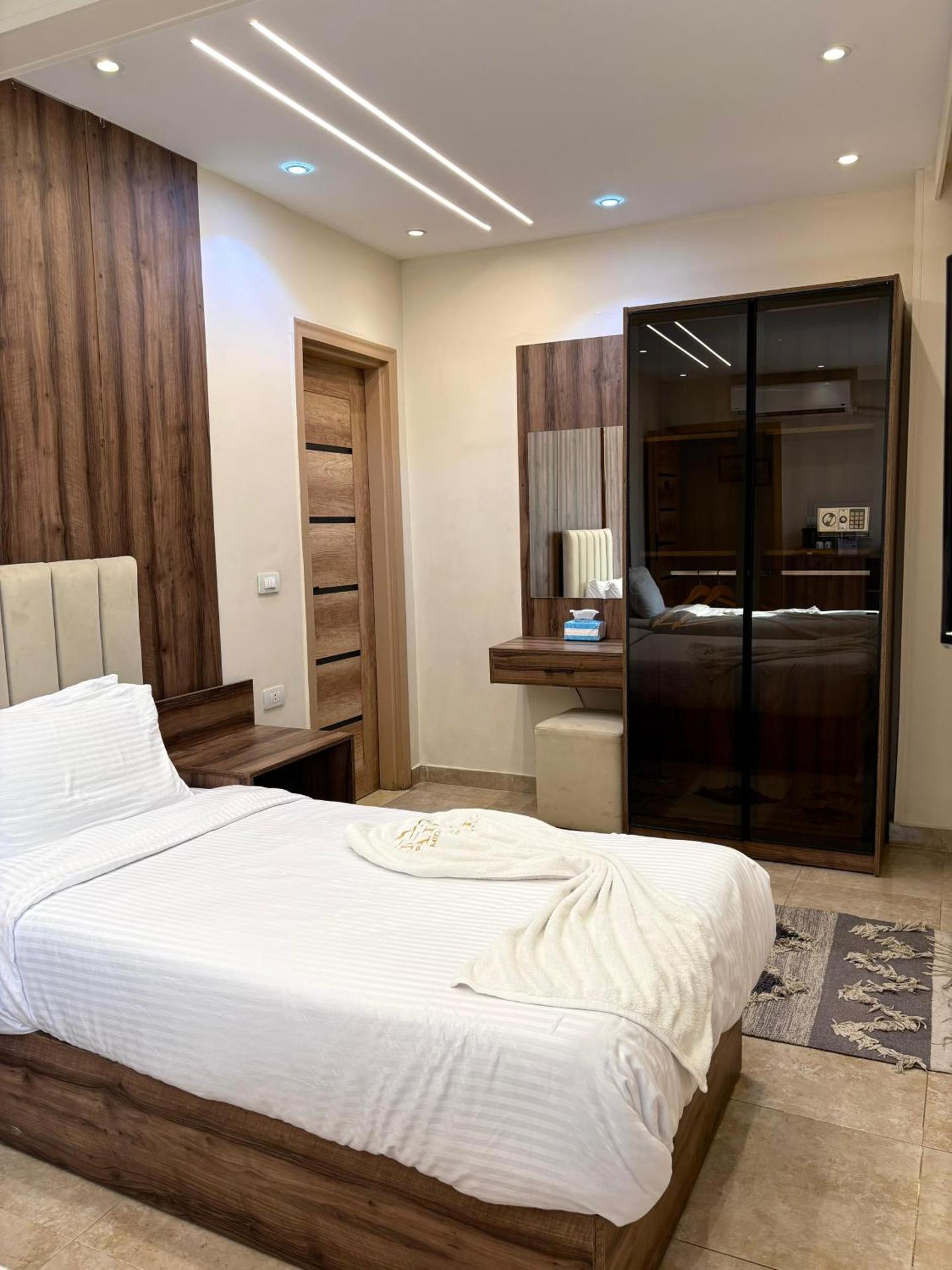 The Palace Pyramids View Hotel - Photo 23