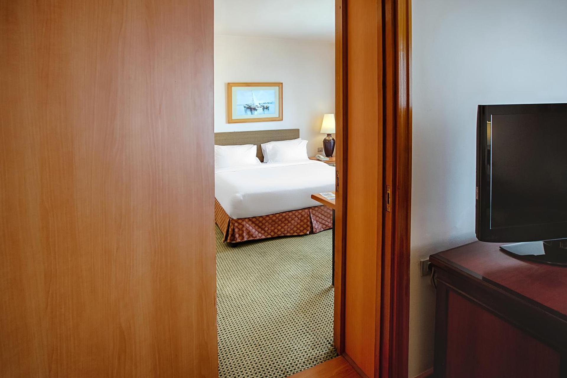 Hilton Alexandria Green Plaza - Photo 42